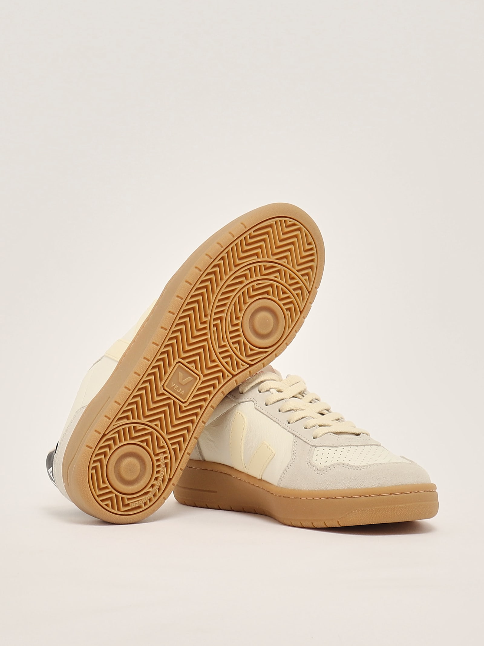 Veja V-82 In Pelle O.t. Sneaker In White