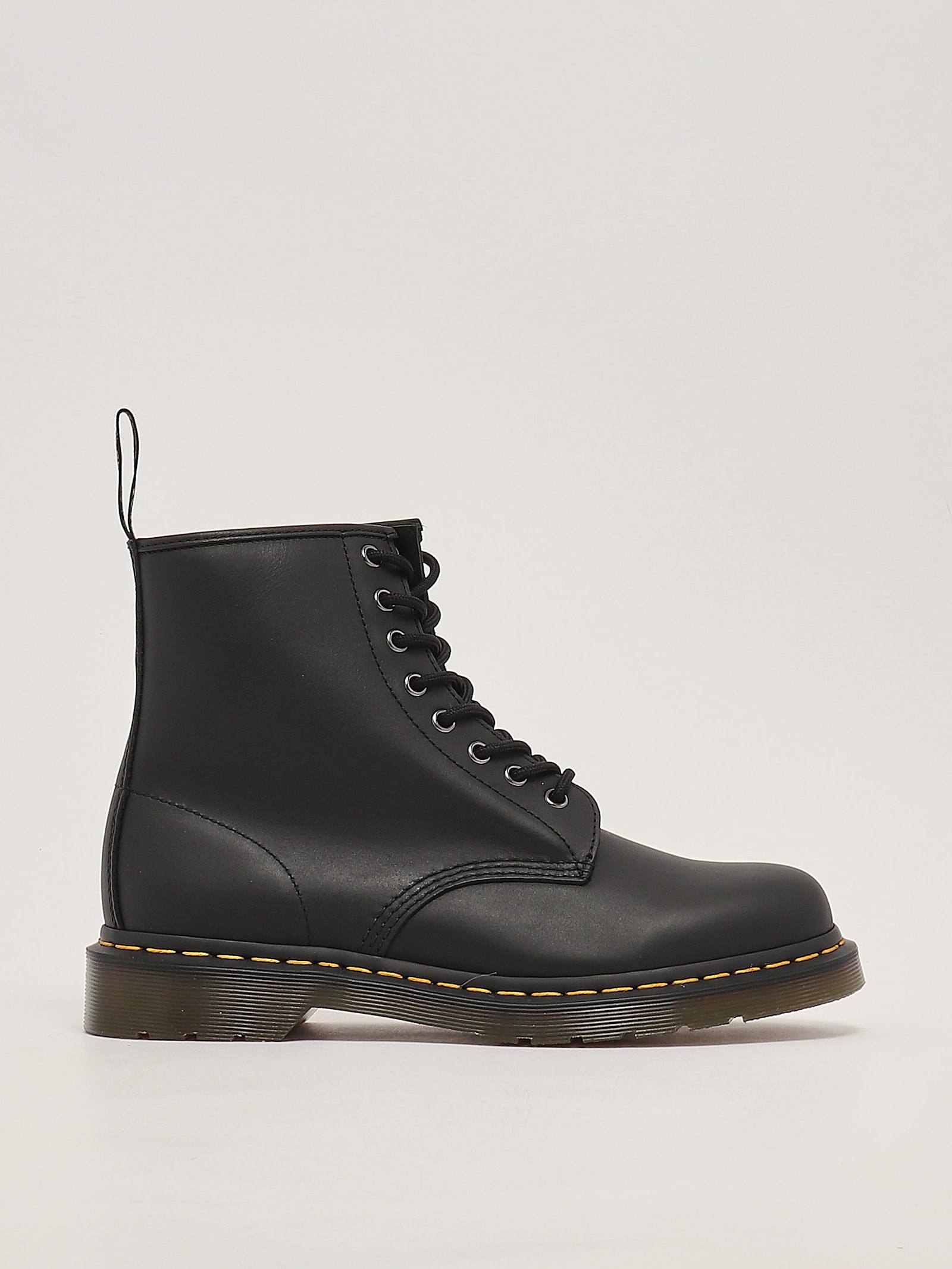 Shop Dr. Martens' Stivali Stringati In Nappa Boots In Nero