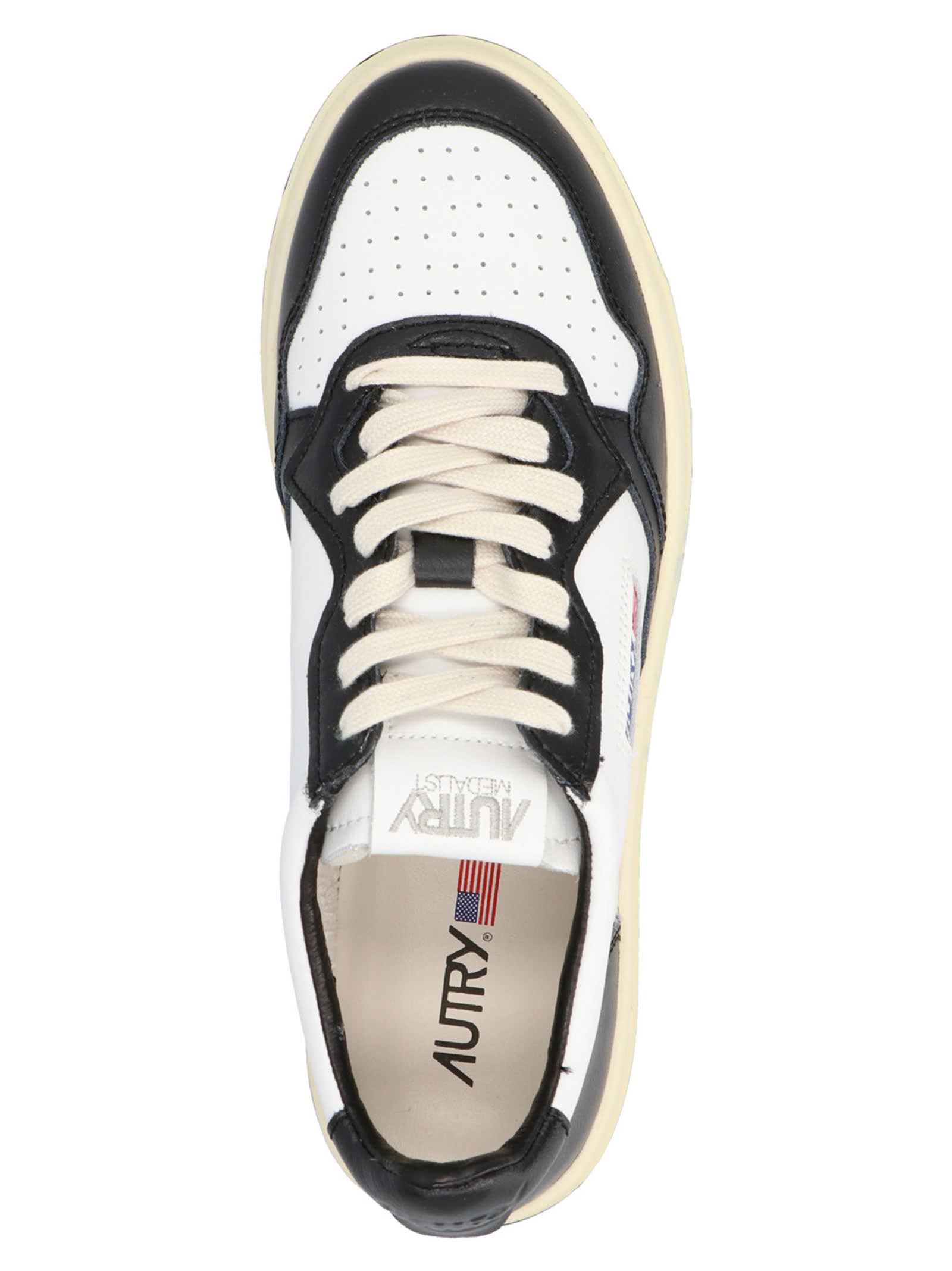Autry Medalist Sneakers In White/black
