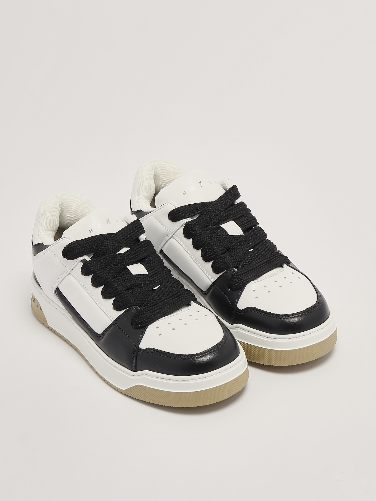 Shop Hogan H667 Allacciato Shoes In Bianco-nero