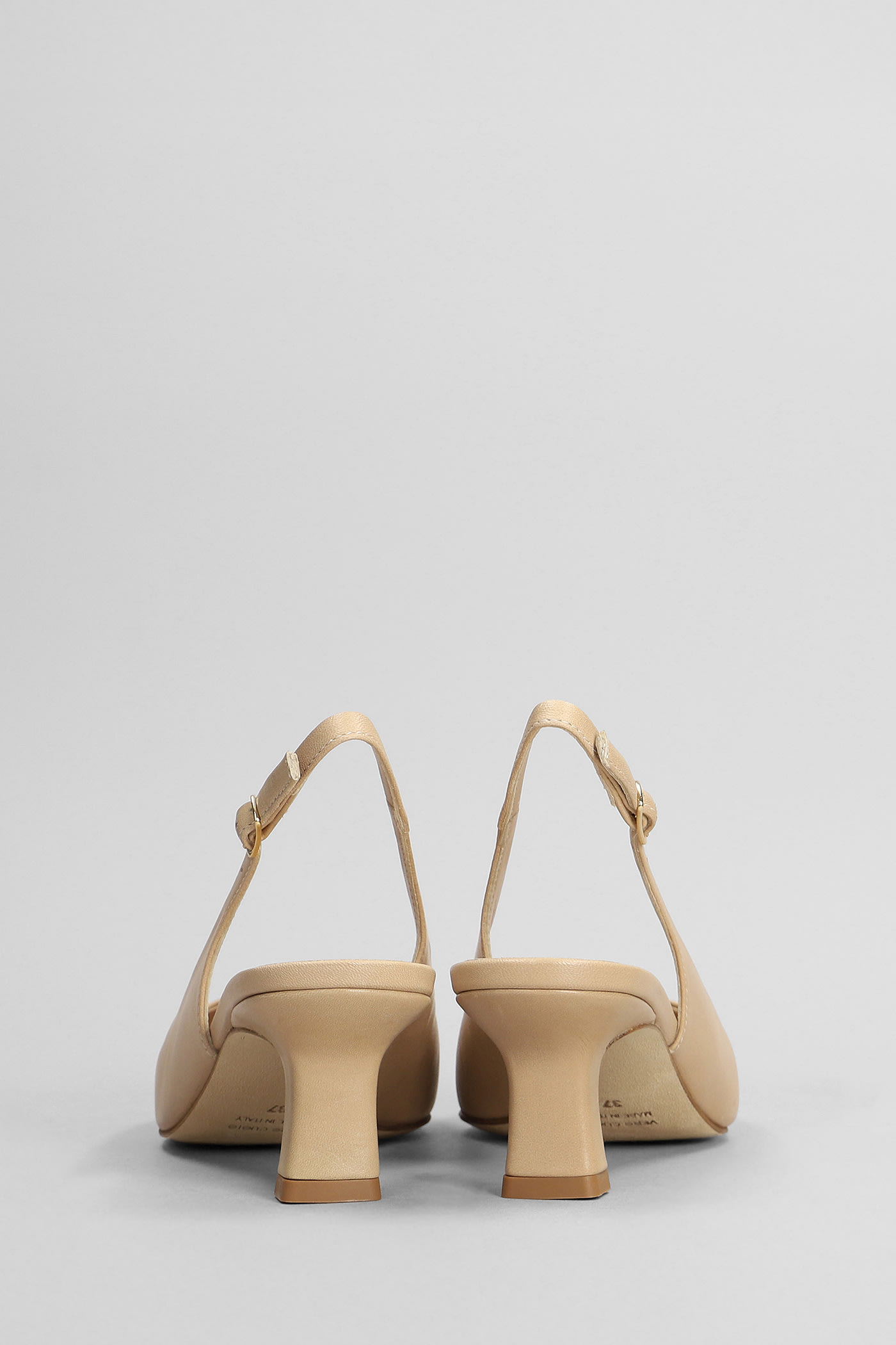 Julie Dee Pumps In Powder Leather In Powder