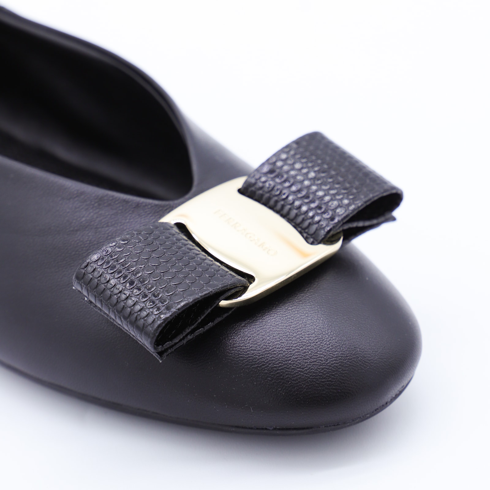 Ferragamo Bow Detail Ballerina Shoes With Metal Accent In Blue