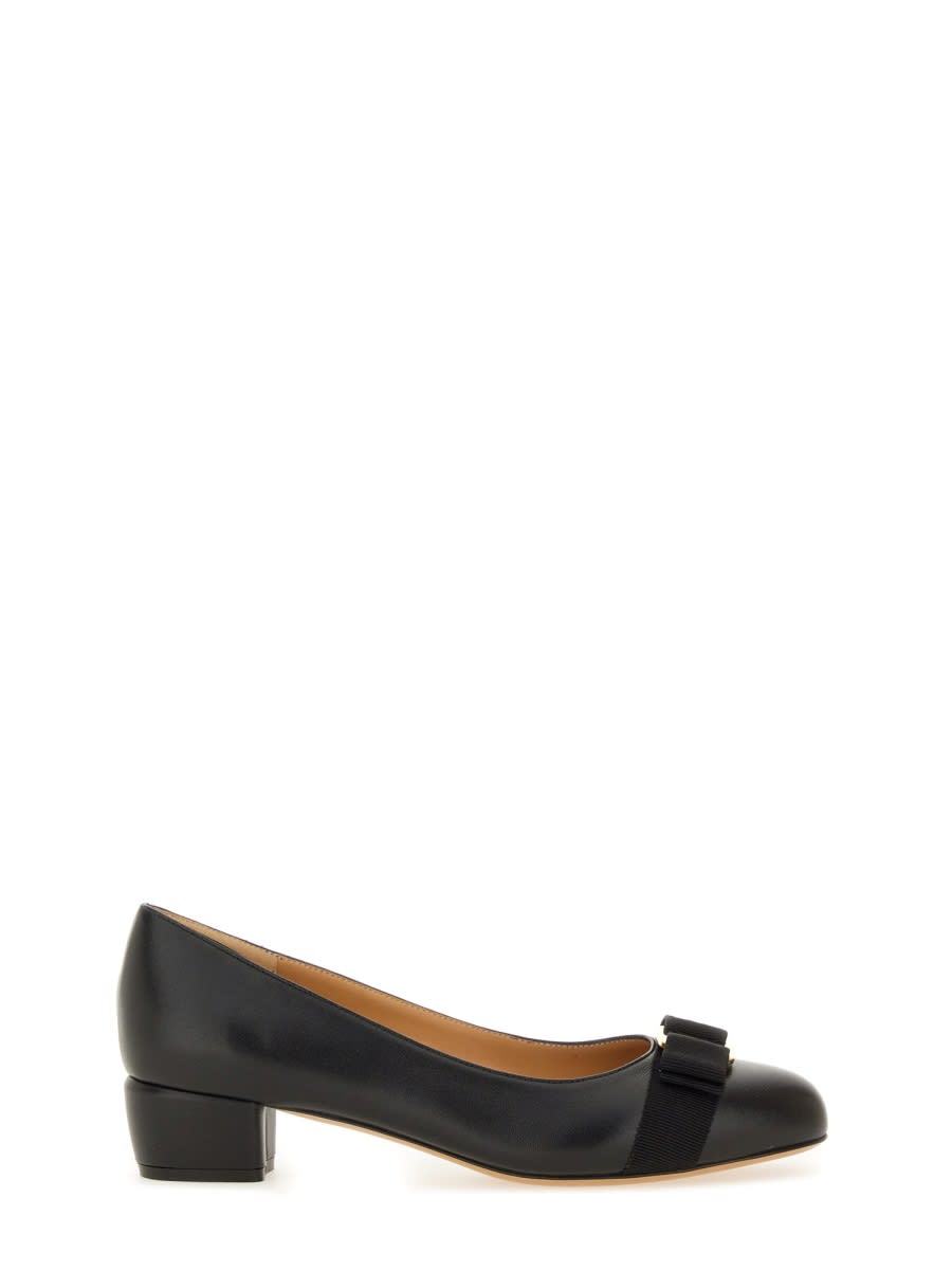 Ferragamo Leather "vara" Shoe In Black