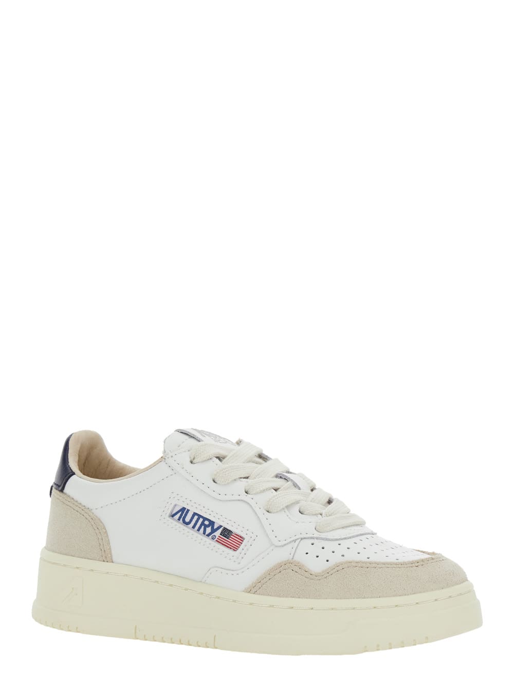 Autry Medalist White Low Top Sneakers With Logo Patch On The Side And Perforated Panels In Leather Boy In White