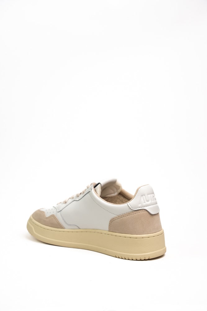 Shop Autry Medalist Low Sneakers In White Leather And Suede In Leat/suede White