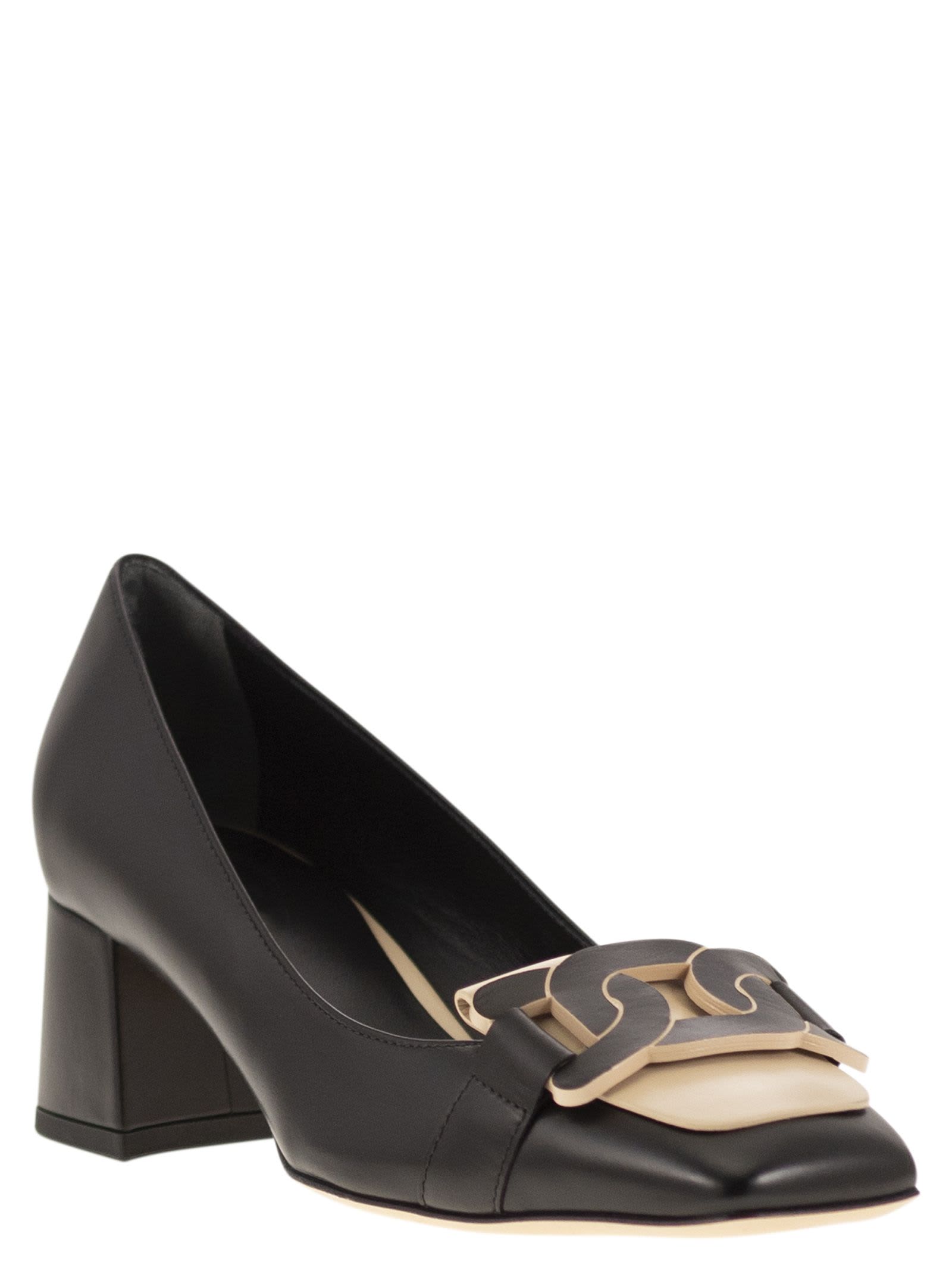 Shop Tod's Leather Pumps With Chain In Black