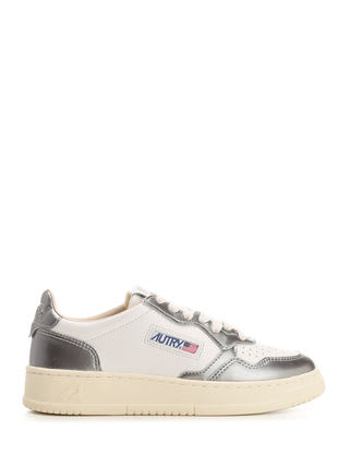 Shop Autry Medalist Low Sneakers In Bianco