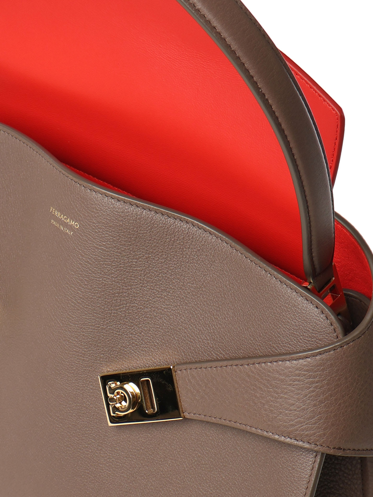 FERRAGAMO HUG SOFT TWO-TONE SHOULDER BAG (M)
