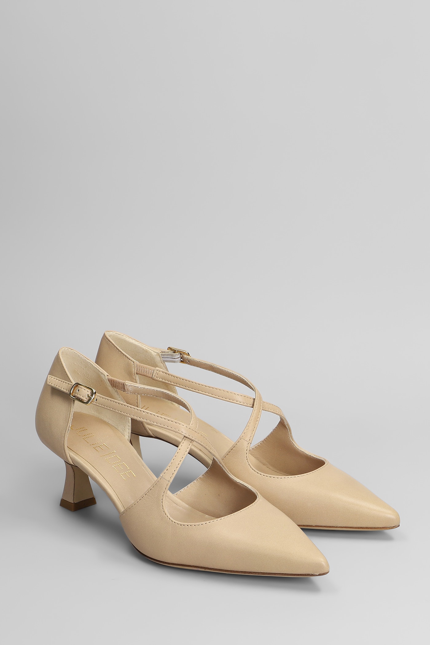 Julie Dee Pumps In Powder Leather In Powder