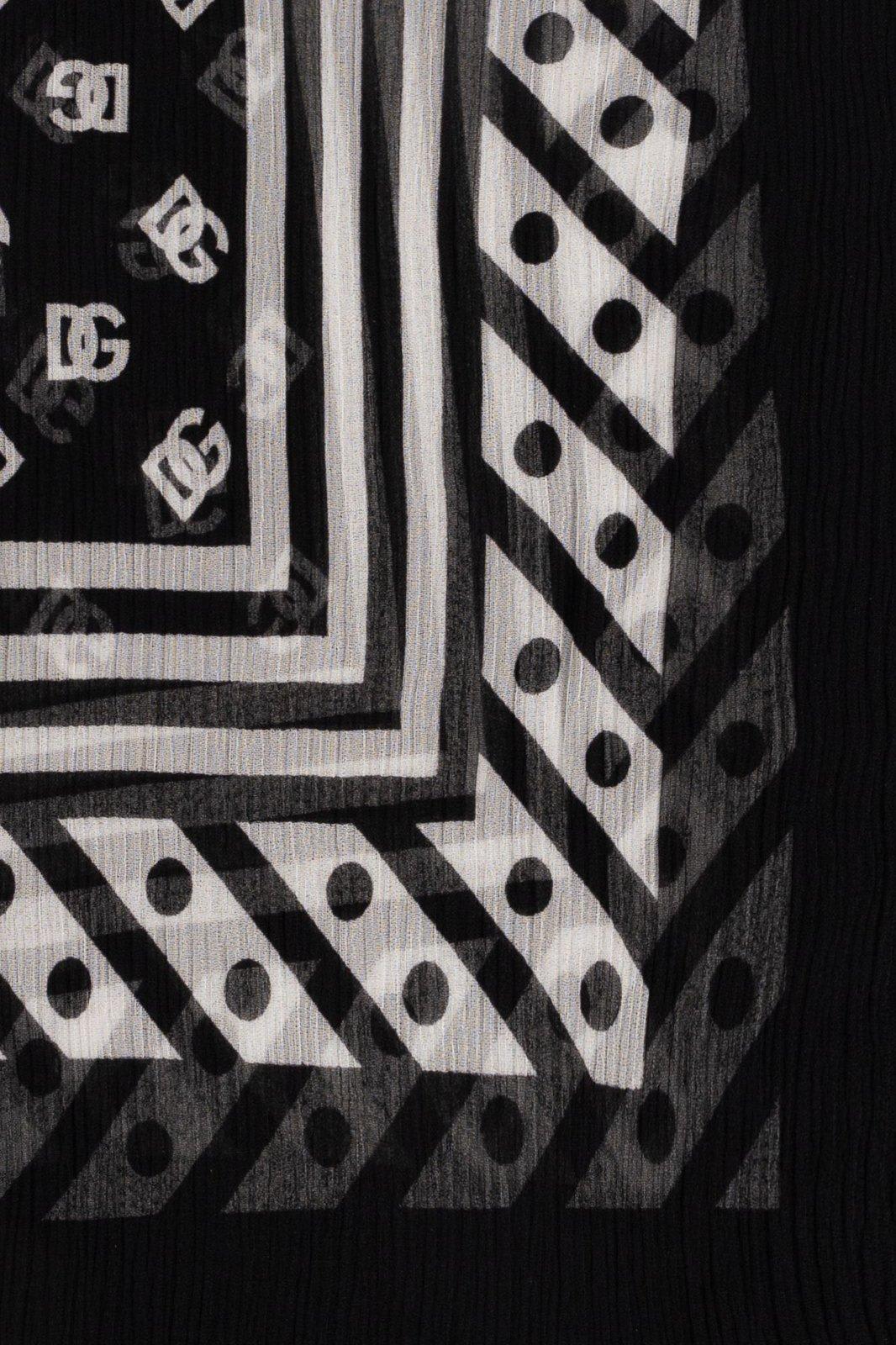 Dolce & Gabbana All-over Dg Logo Printed Scarf In Nero