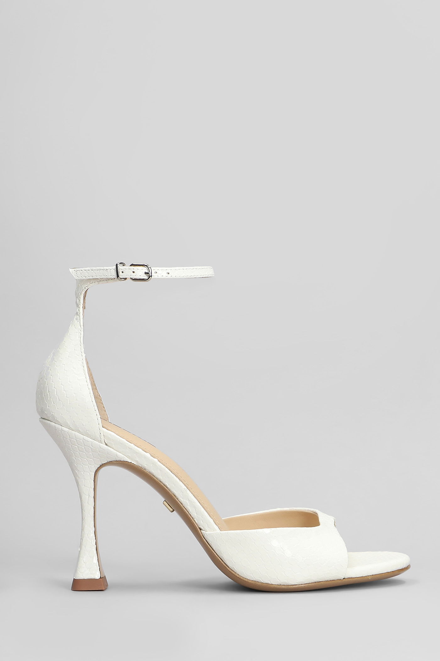 Kumala 95 Sandals In White Leather