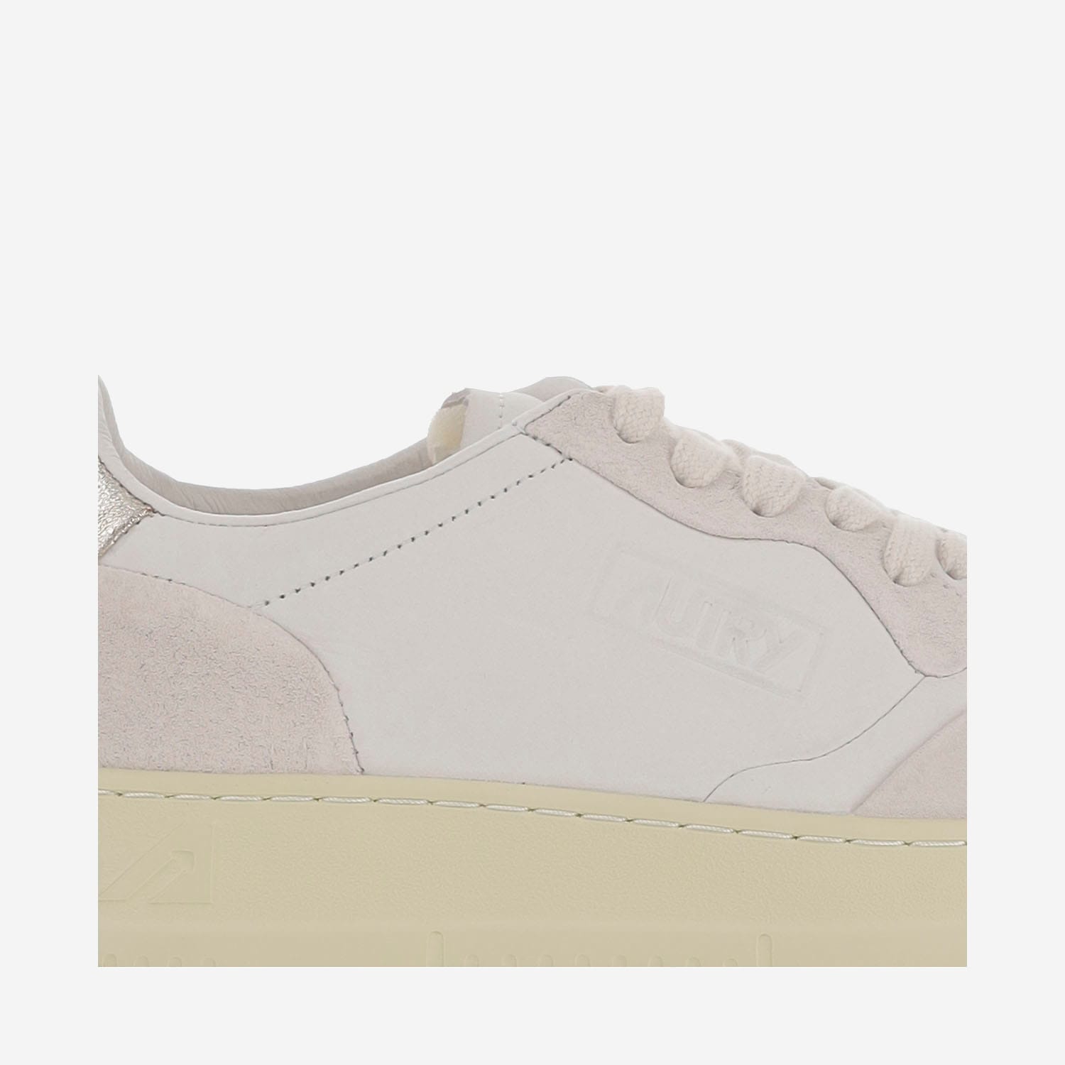Autry Medalist Low Leather Sneakers In Neutral
