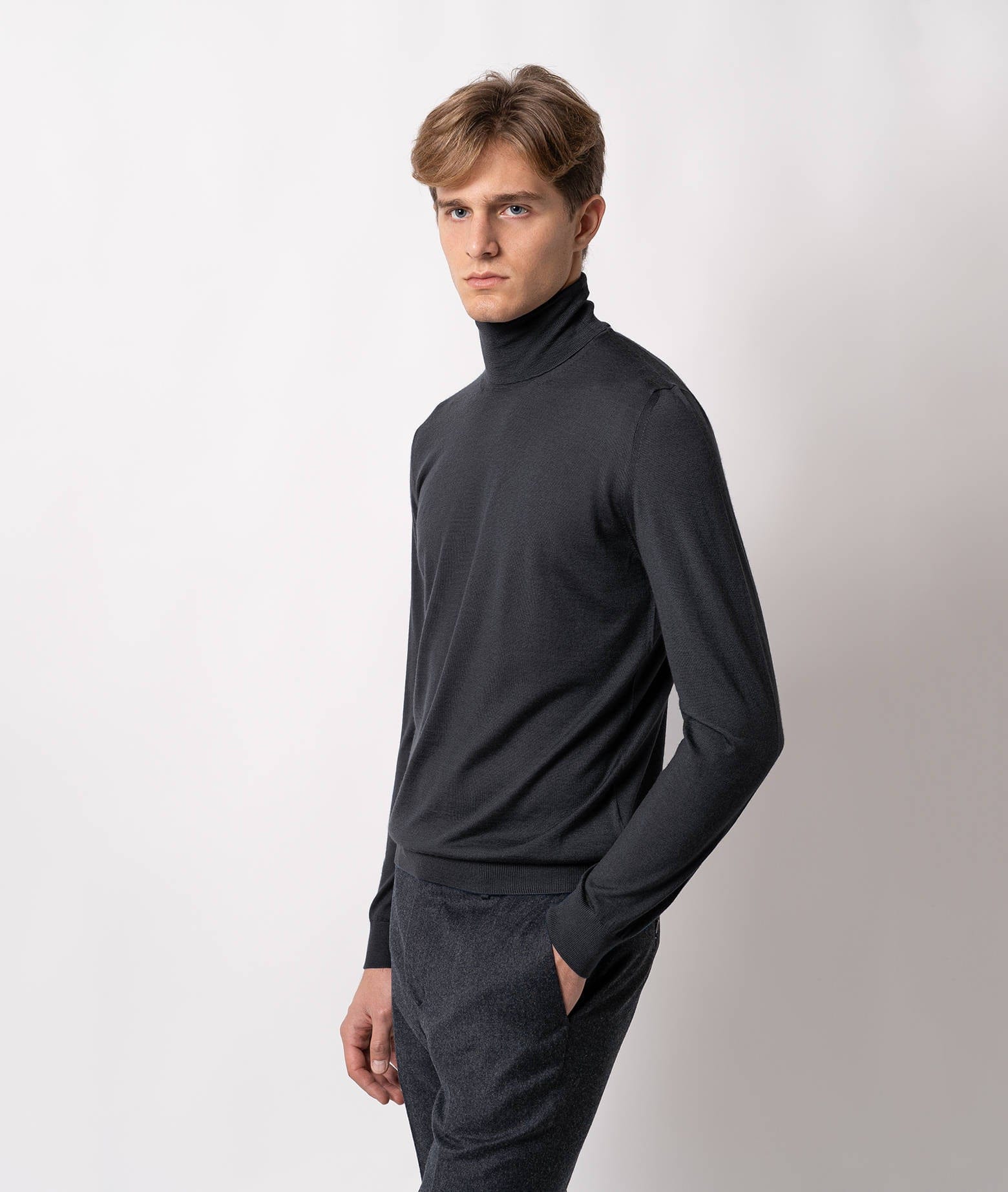 Larusmiani Turtleneck Sweater Pullman Sweater In Black