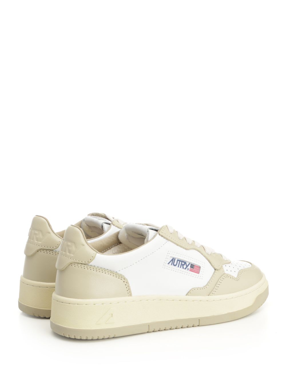 Autry Medalist Low-top Sneakers In Neutral