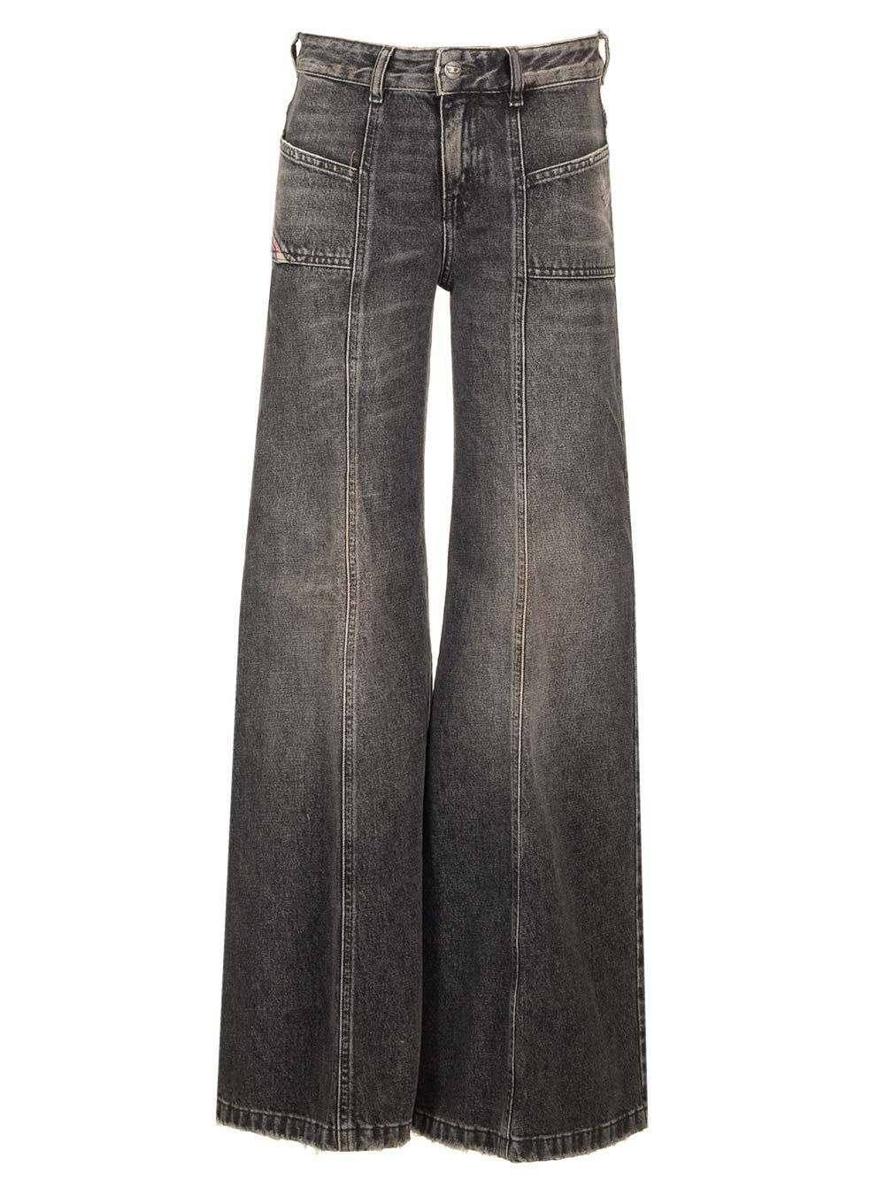 d-akii Flared Fit Jeans