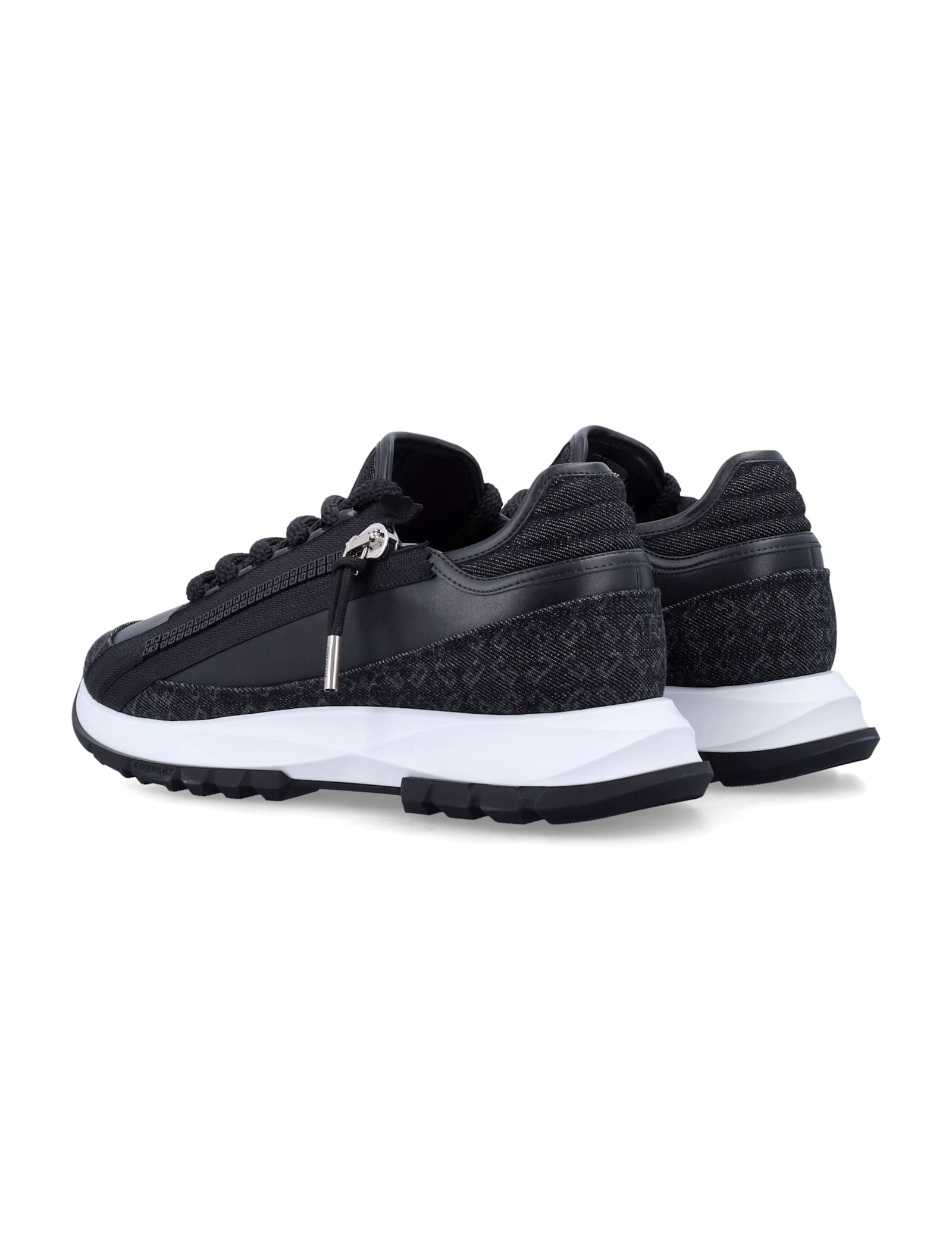 Givenchy Spektre Runner Low-top Sneakers In Black