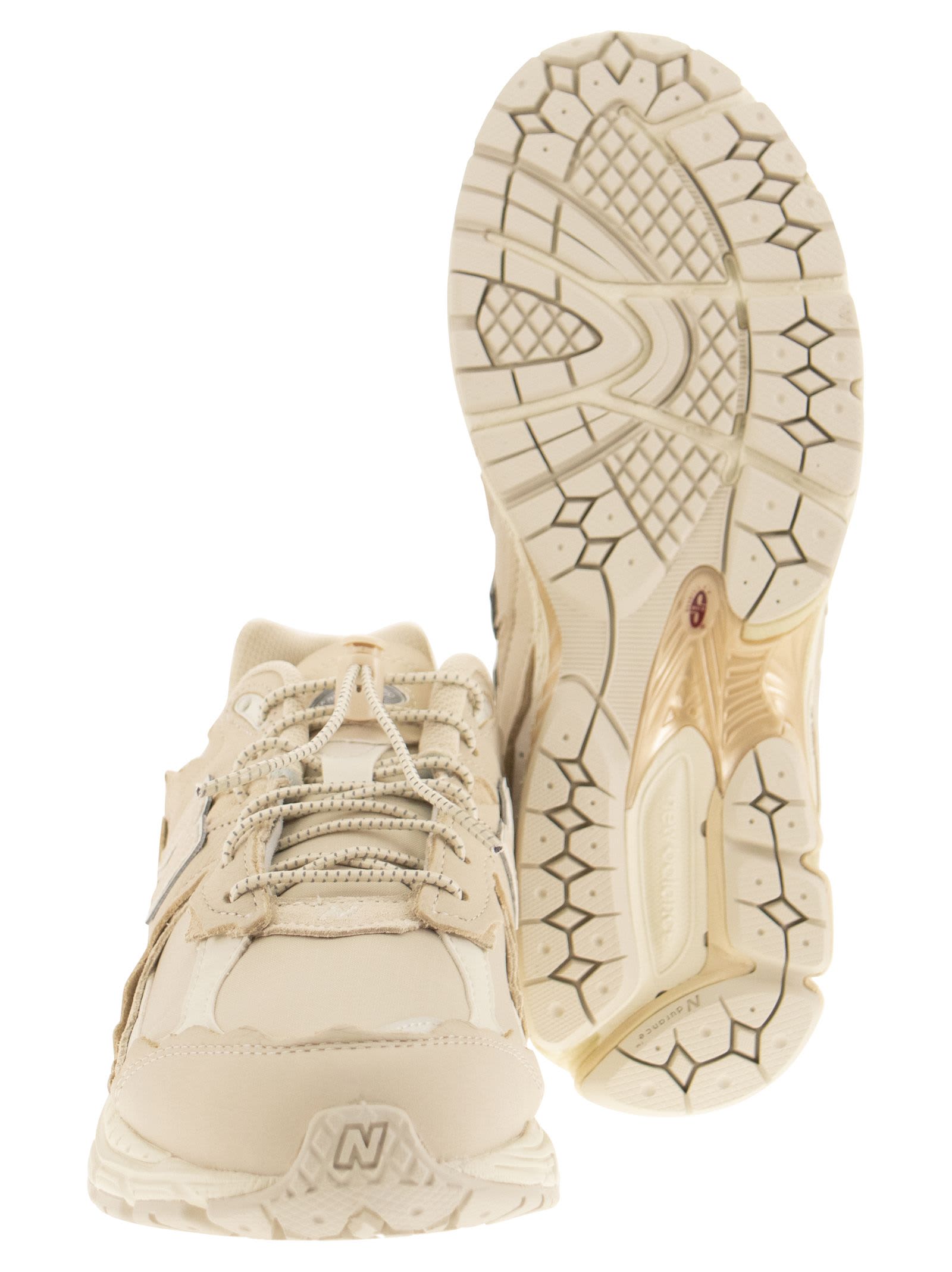 Shop New Balance 2002 - Sneakers Lifestyle In Sand
