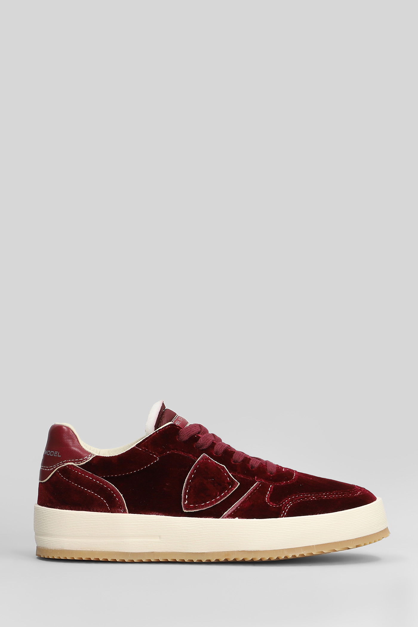 Philippe Model Nice Low Sneakers In Bordeaux Velvet In Burgundy