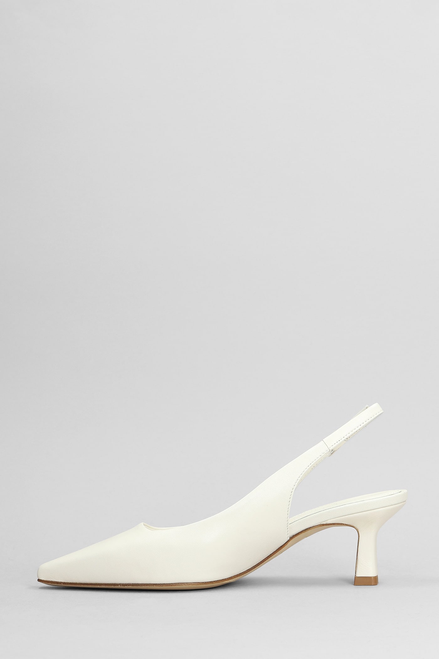Julie Dee Pumps In White Leather In White