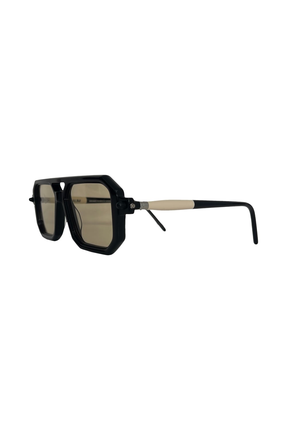 Kuboraum Mask P8 Byb In Black Shine/ Ivory/ Light Brown Lens