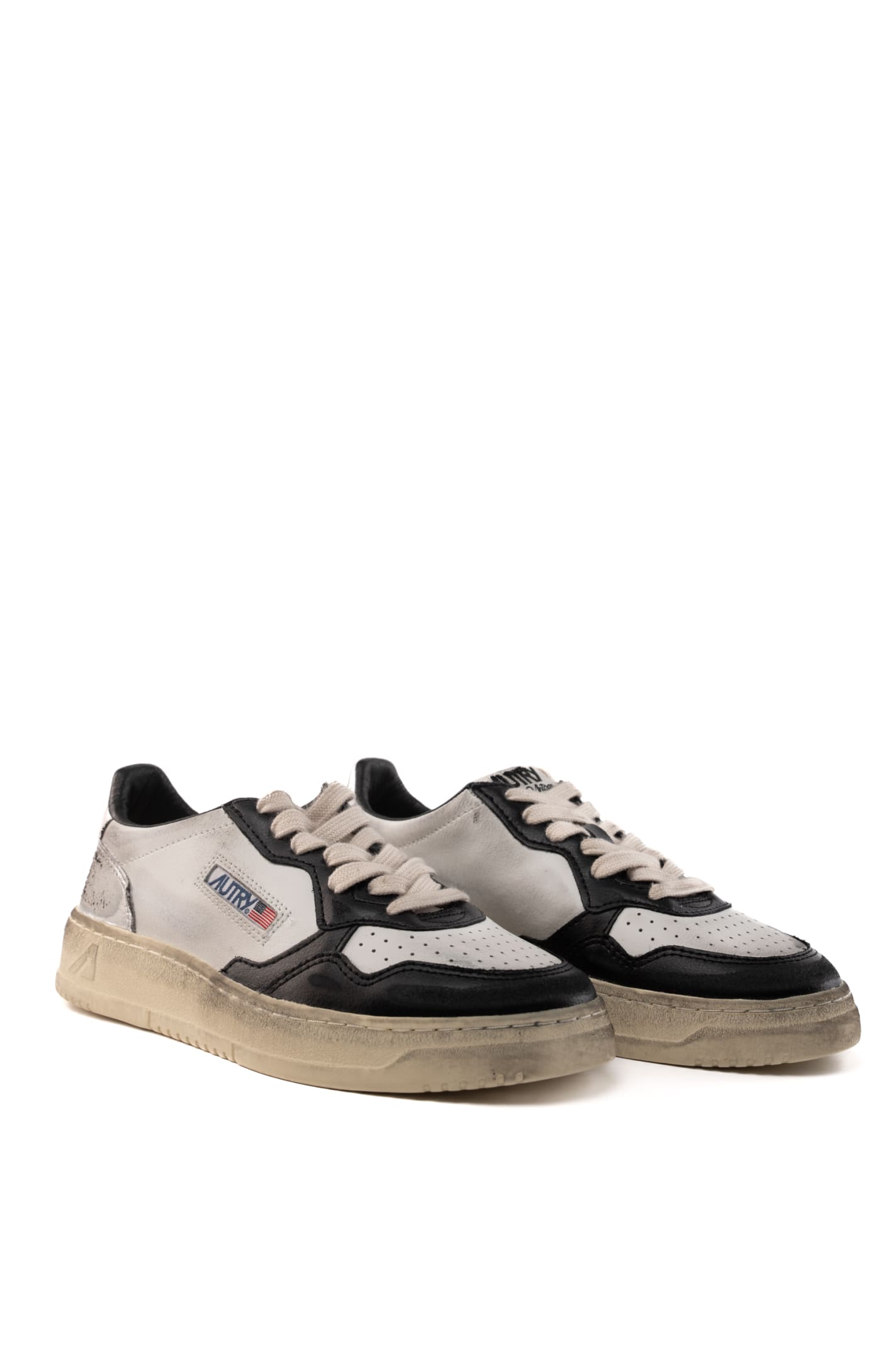 Shop Autry Medalist Low Super Vintage Sneakers In White/black/silver Leather In White/silver/black