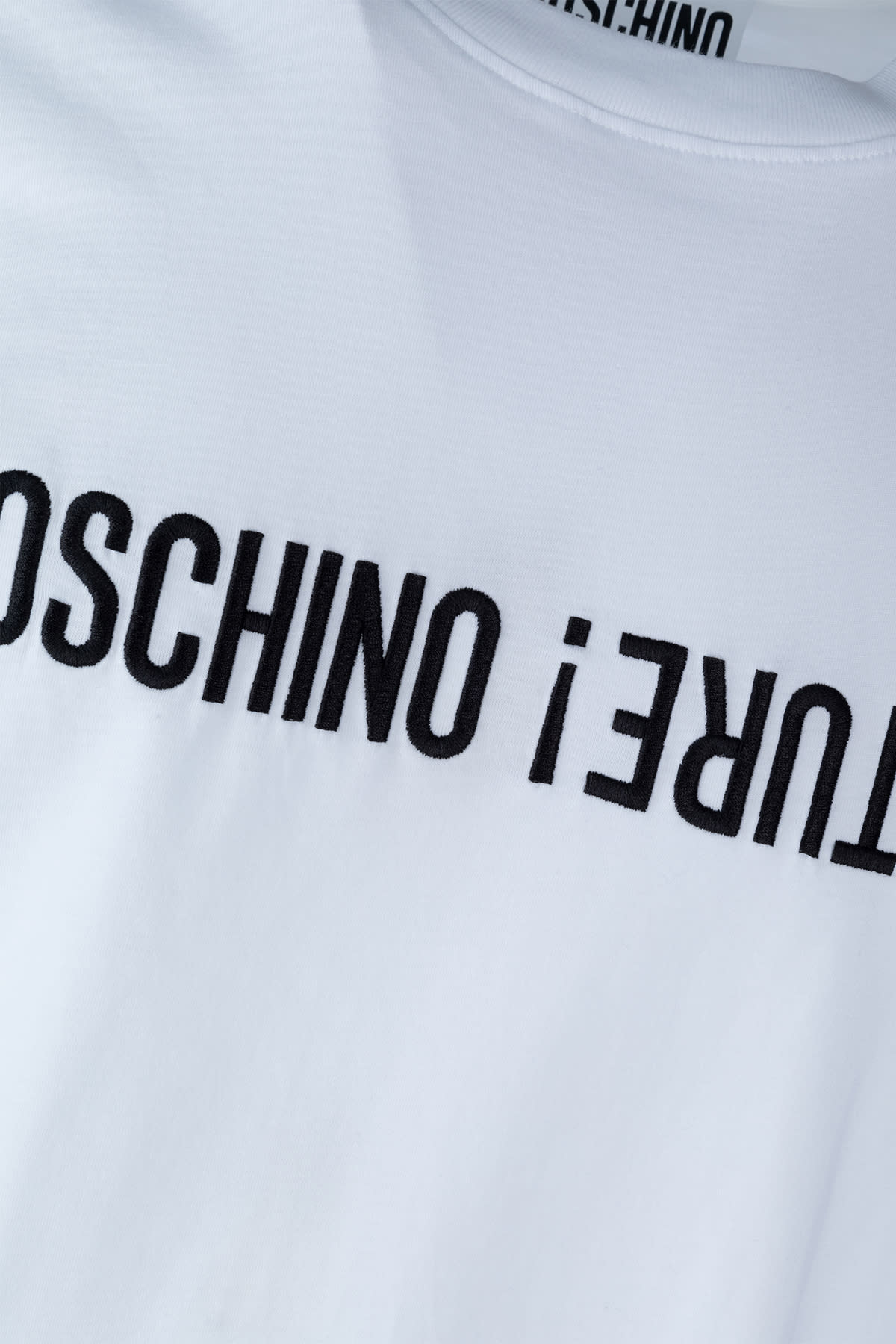 Shop Moschino T-shirt In Fantasia Bianco