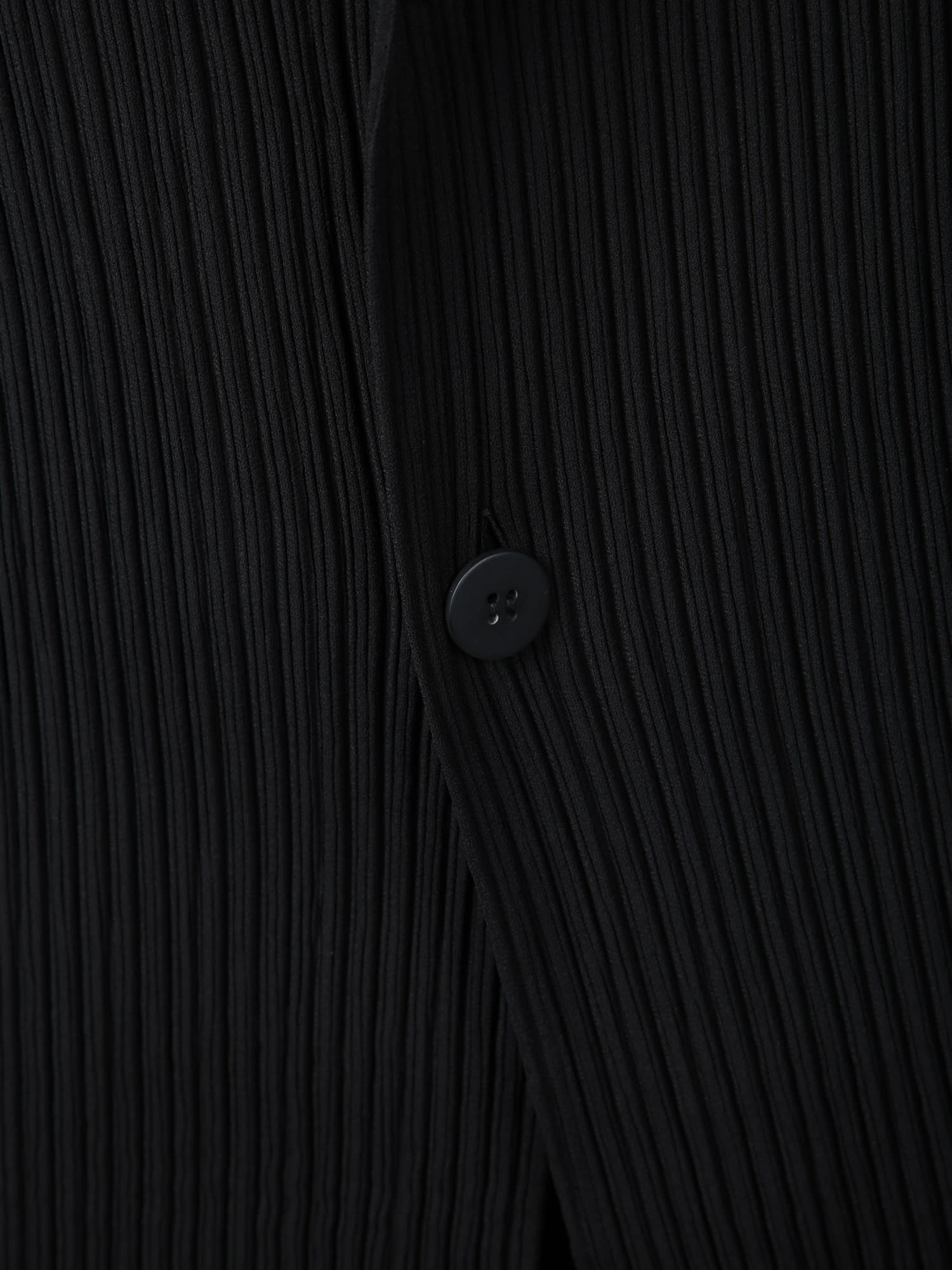Issey Miyake Black Hatching Pleats Cardigan In Black