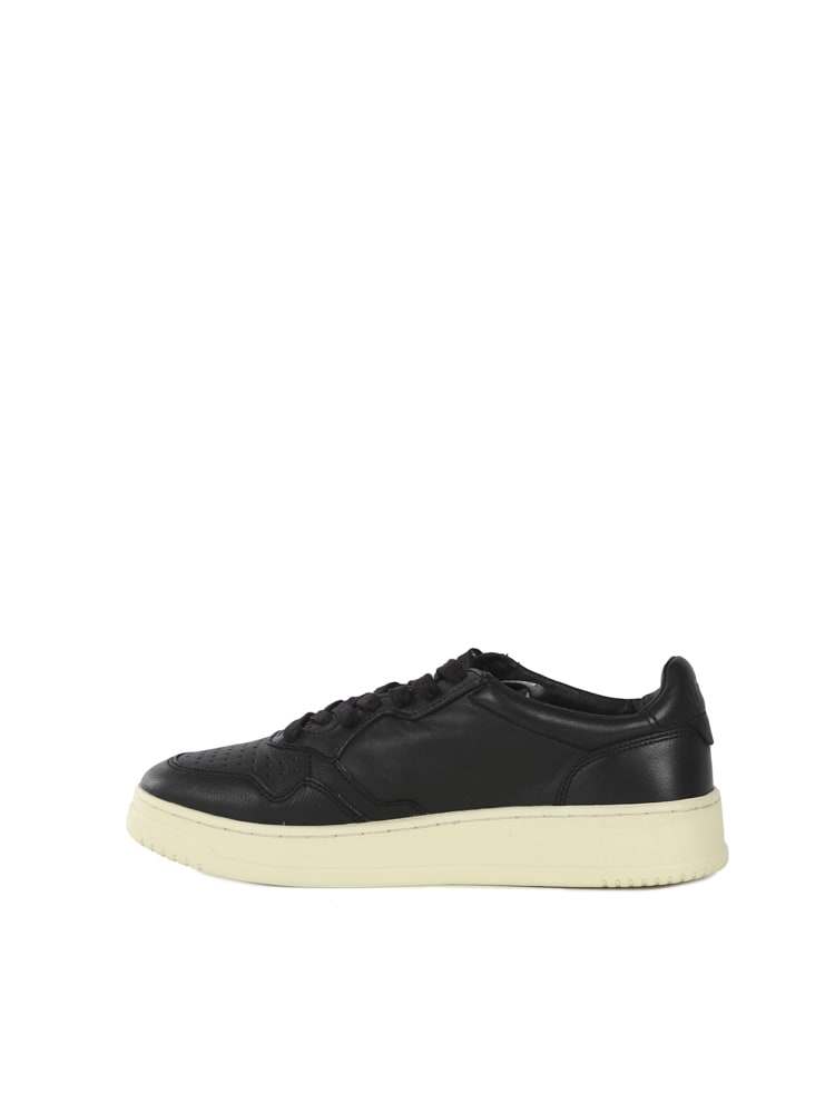 Shop Autry Dallas Low Top Sneakers In Black