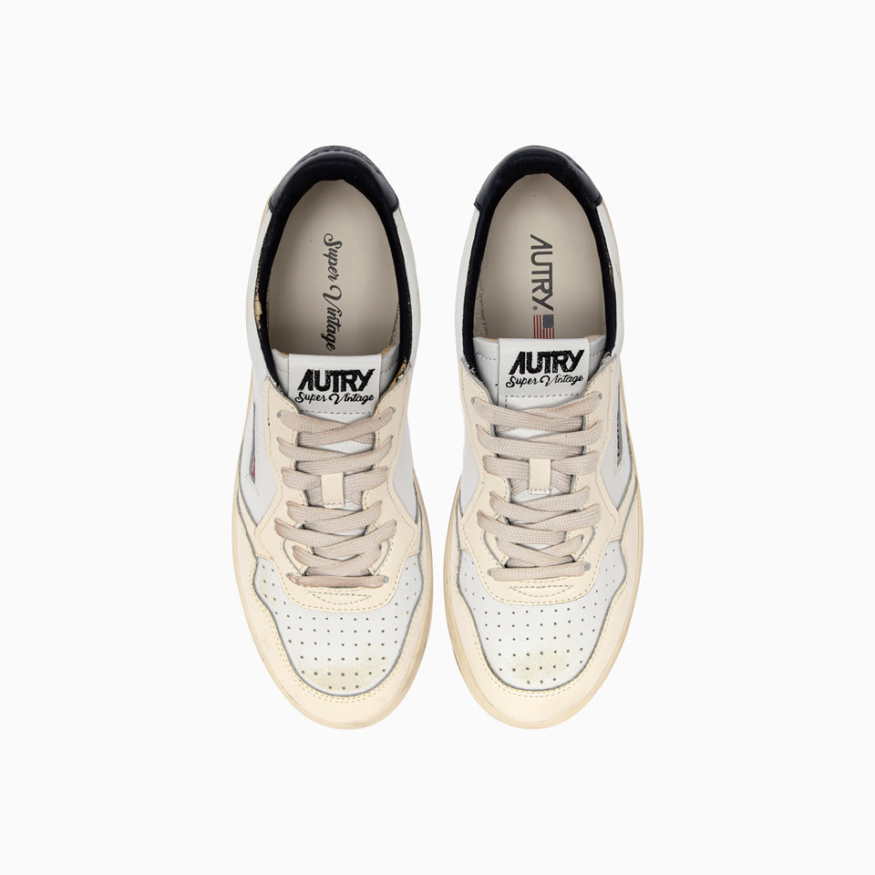 Autry Medalist Low Super Vintage Sneakers In White-black