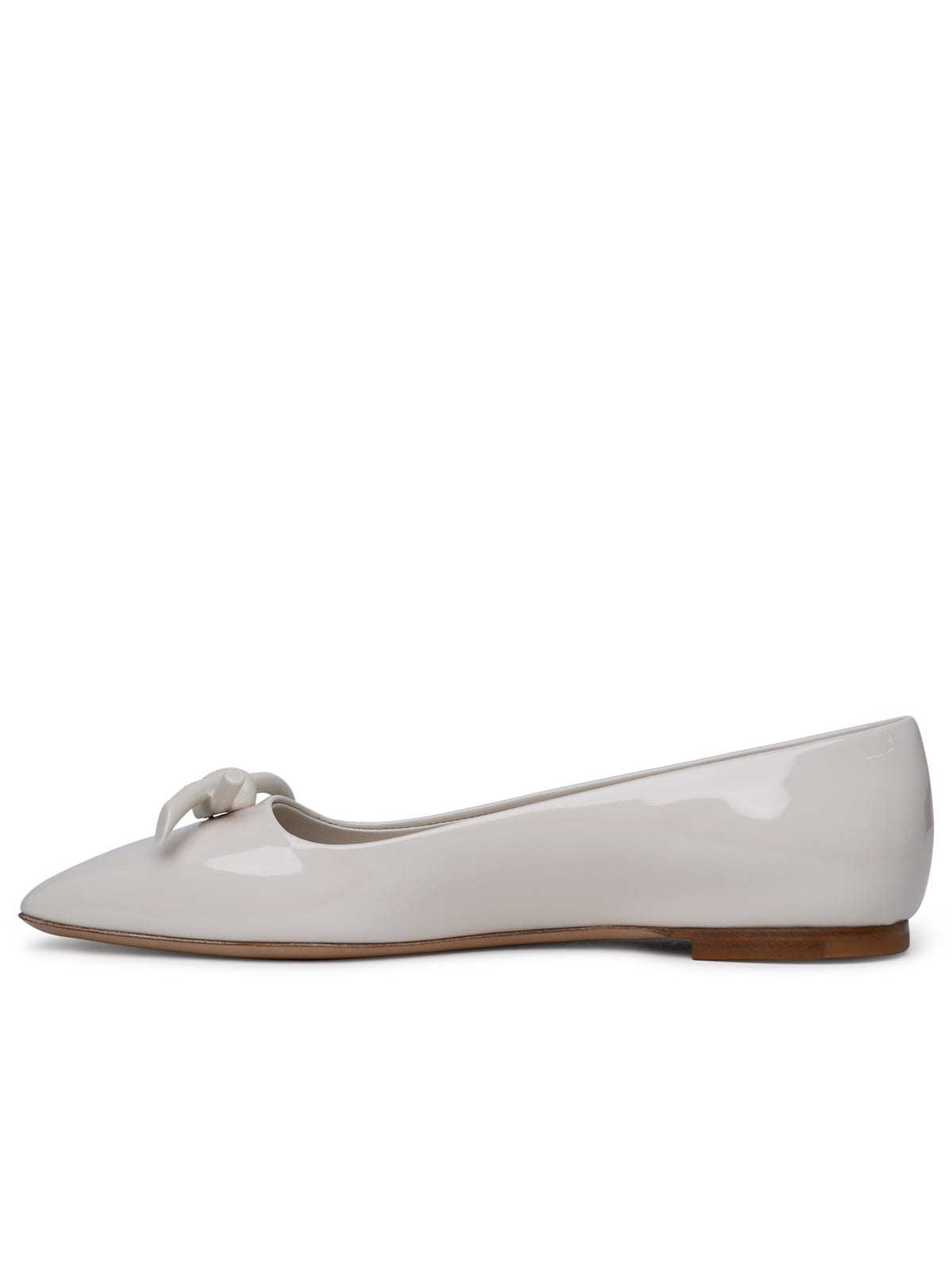 Shop Ferragamo Annie Ballet Flats In Mascarpone Calf Leather In Cream