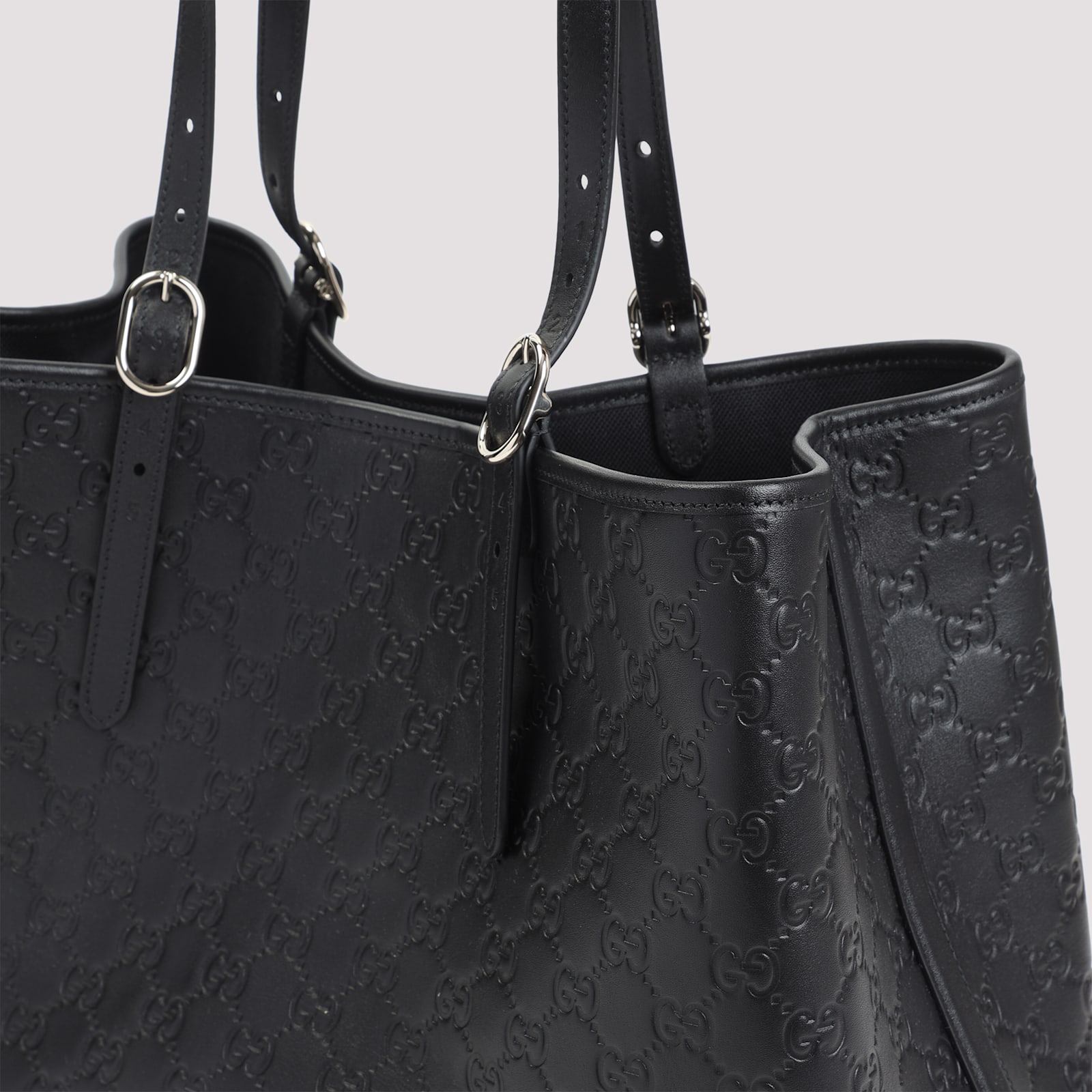 Gucci All-over Logo Tote Bag In Black