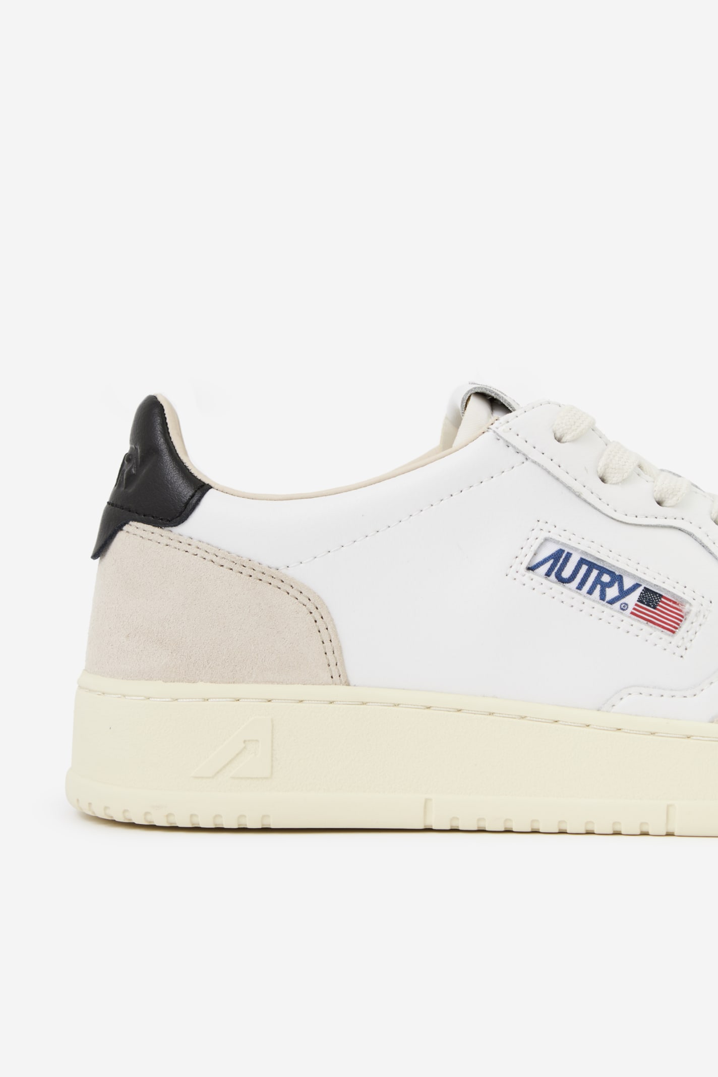 Shop Autry 01 Low Sneakers In Wht/blk