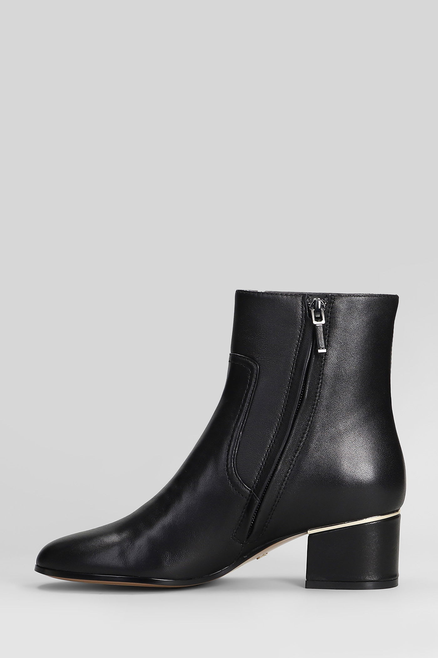 Lola Cruz Low Heels Ankle Boots In Black Leather In Black