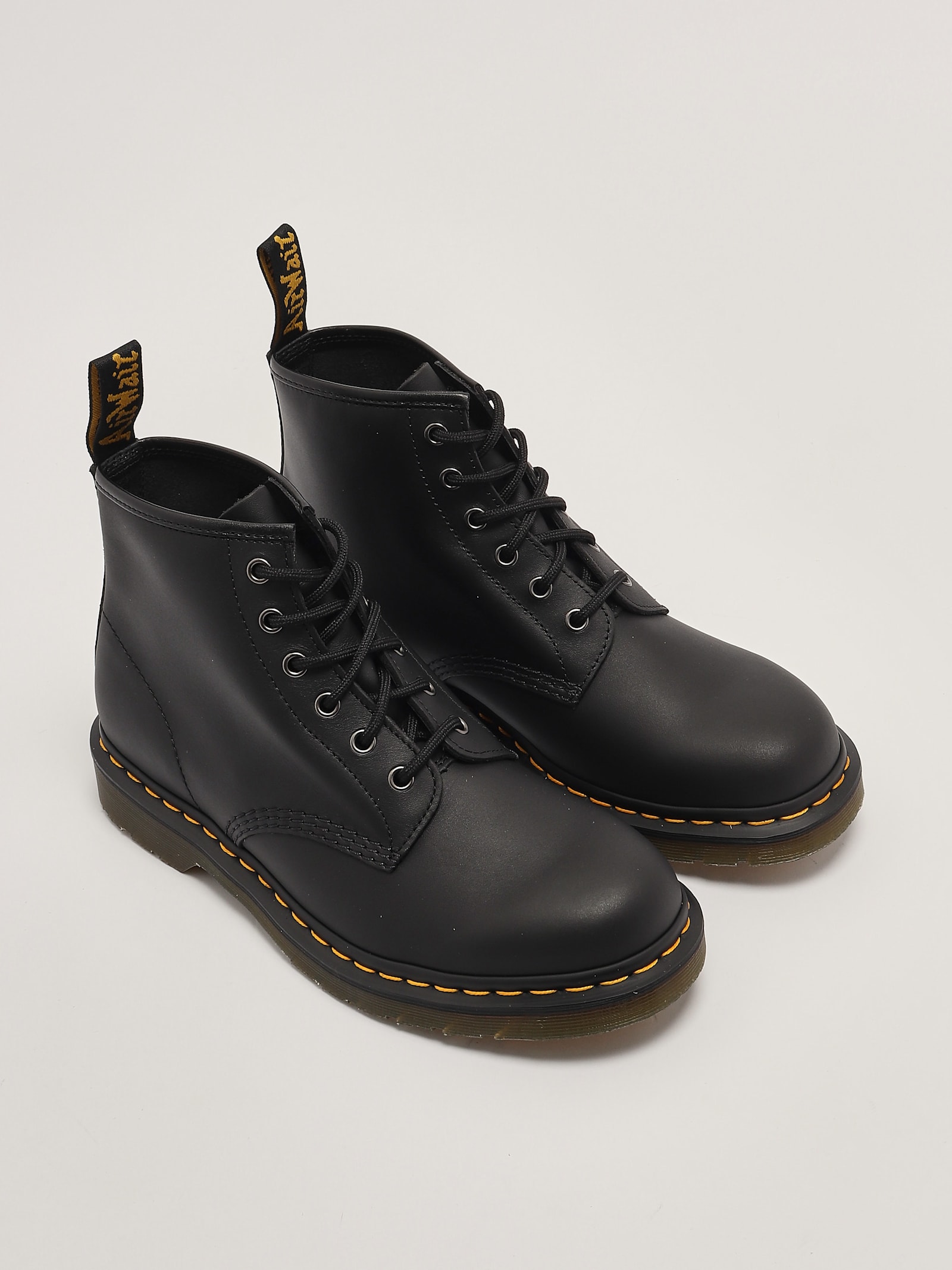 Shop Dr. Martens' Stivaletto Stringato In Nappa Boots In Nero