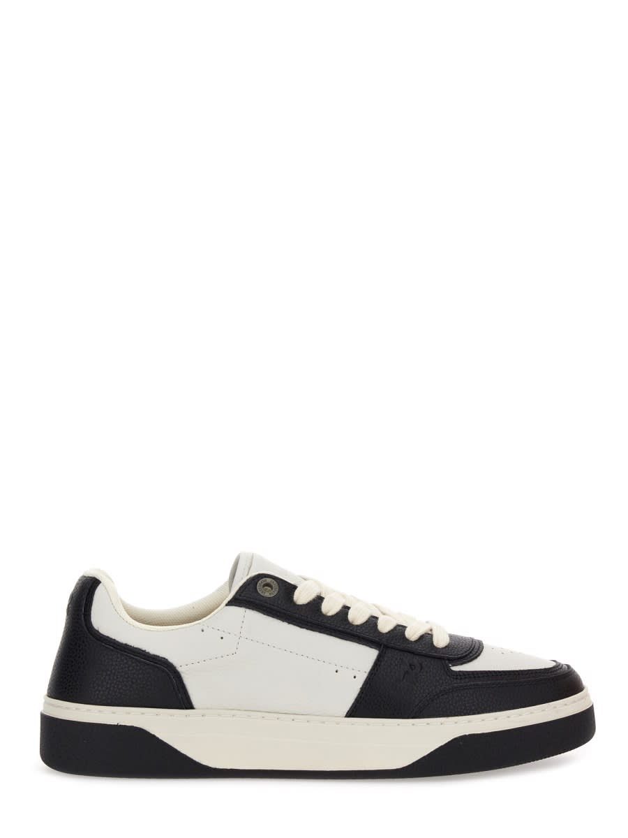 Sneaker initial