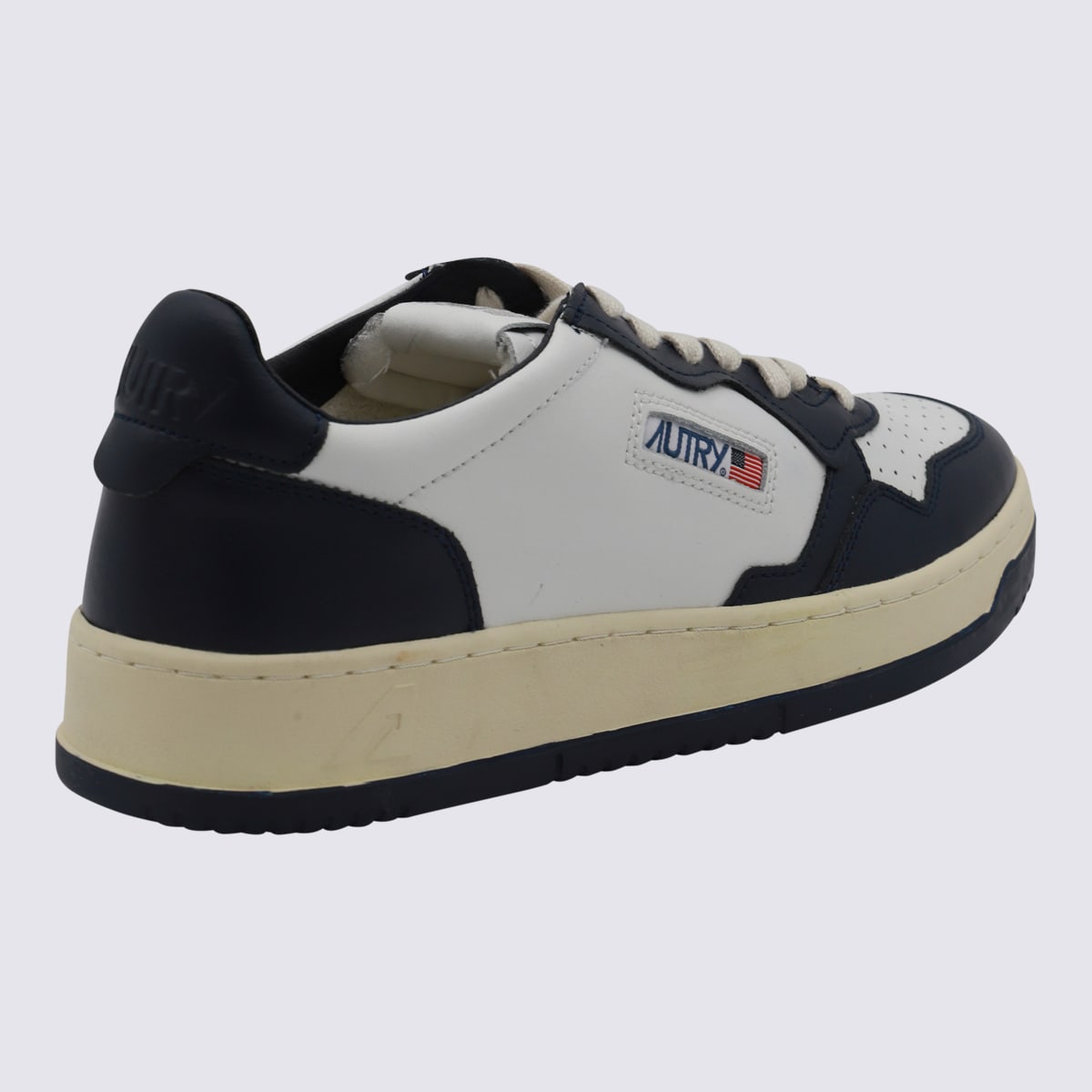 AUTRY WHITE AND BLUE LEATHER MEDALIST SNEAKERS 