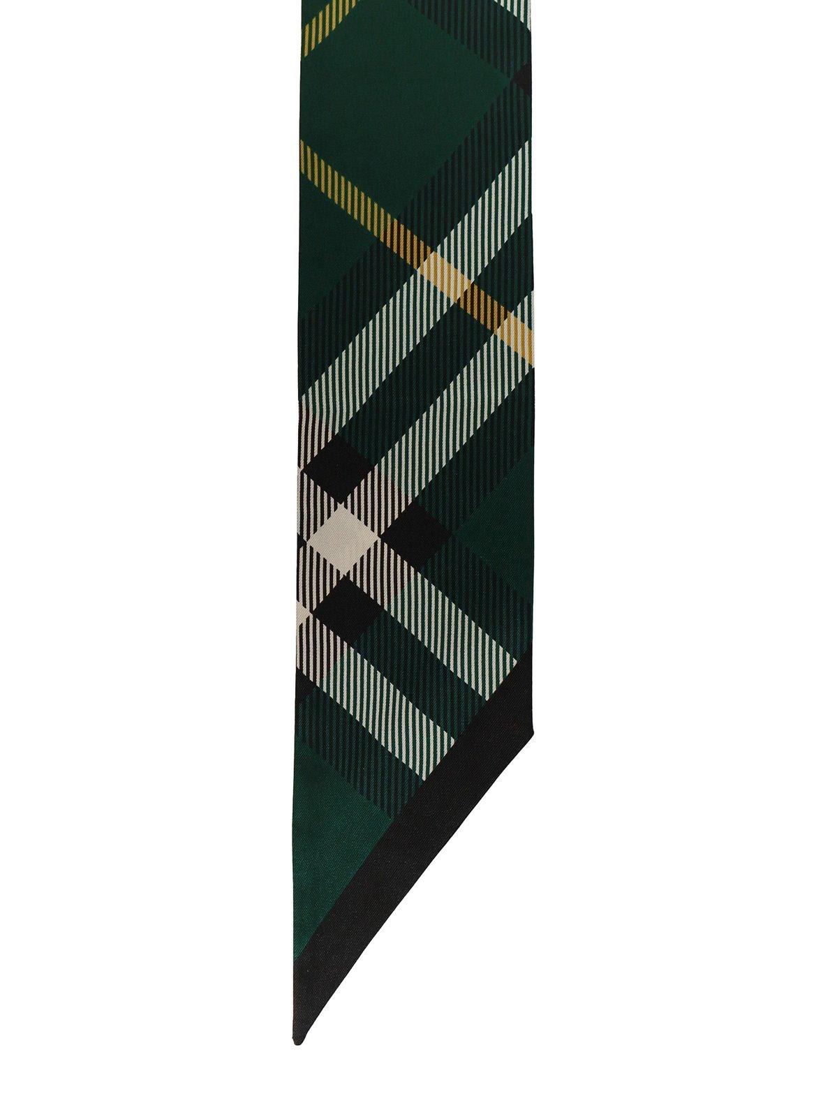 Shop Burberry Vintage Check Pointed-tip Scarf In Green
