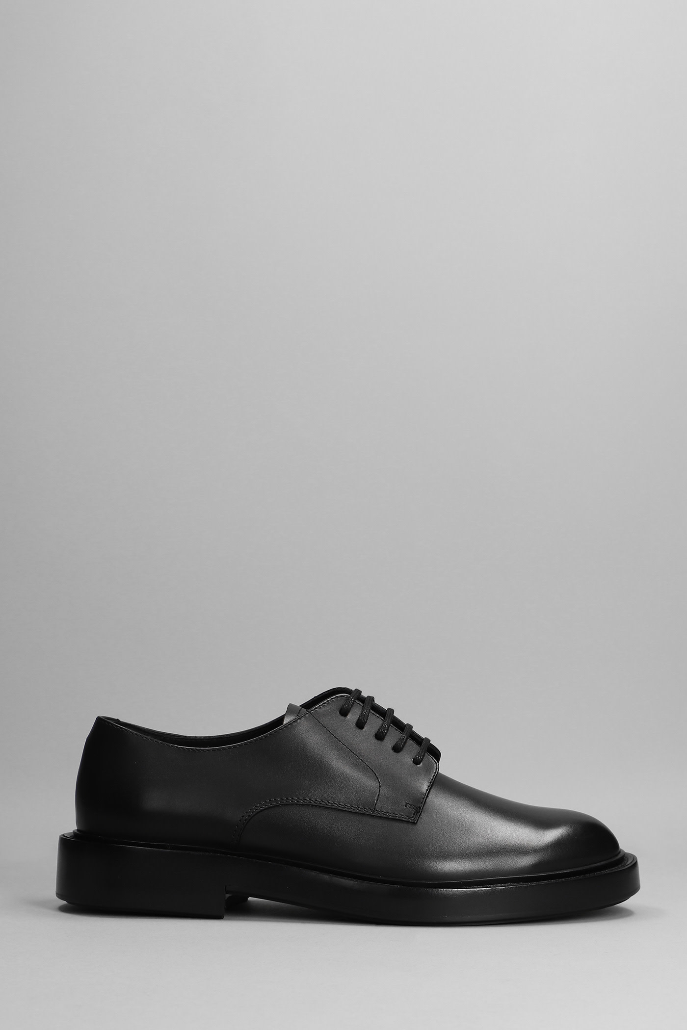 Giorgio Armani Lace Up Shoes In Black Leather