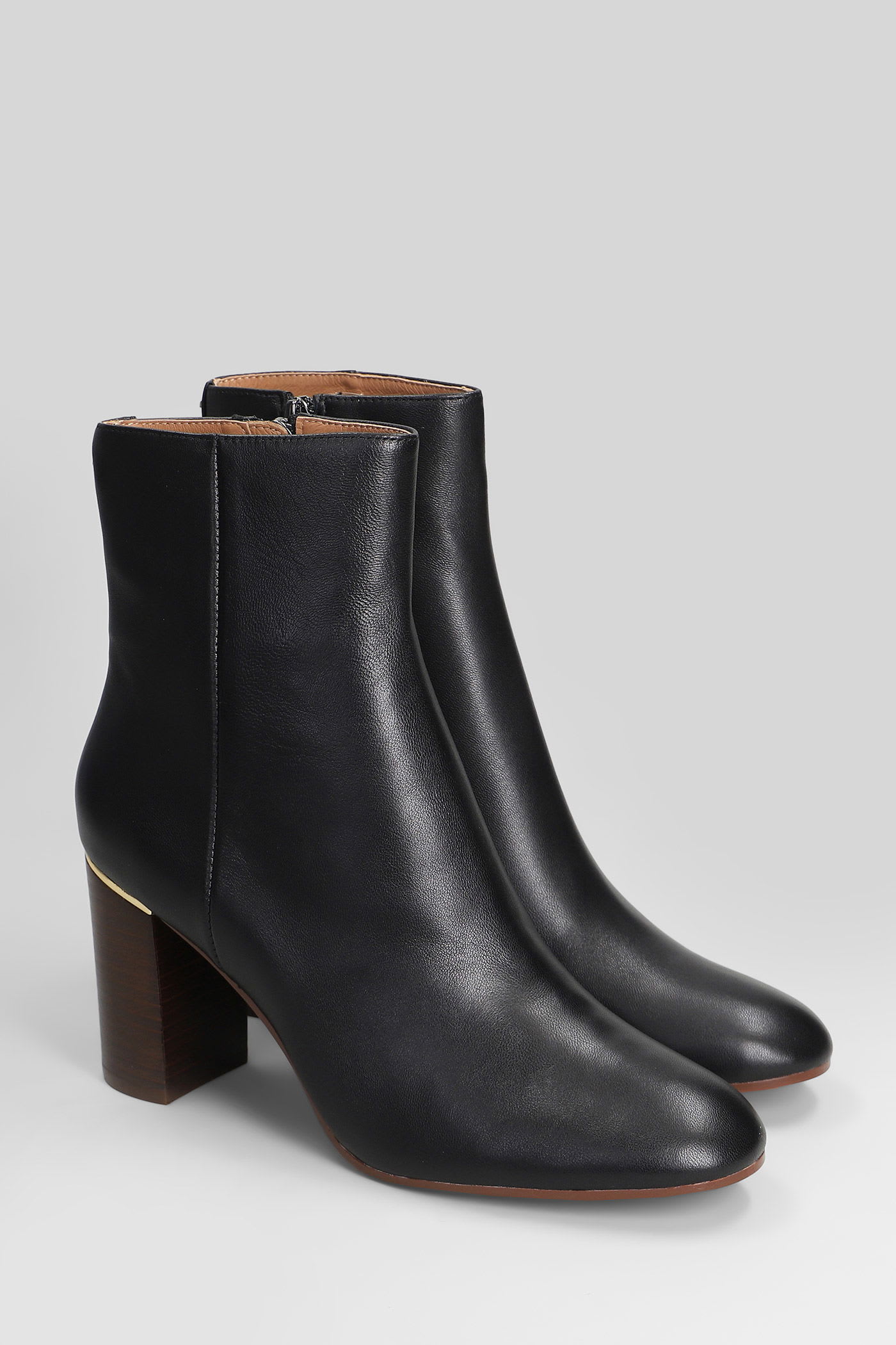 Lola Cruz High Heels Ankle Boots In Black Leather In Black