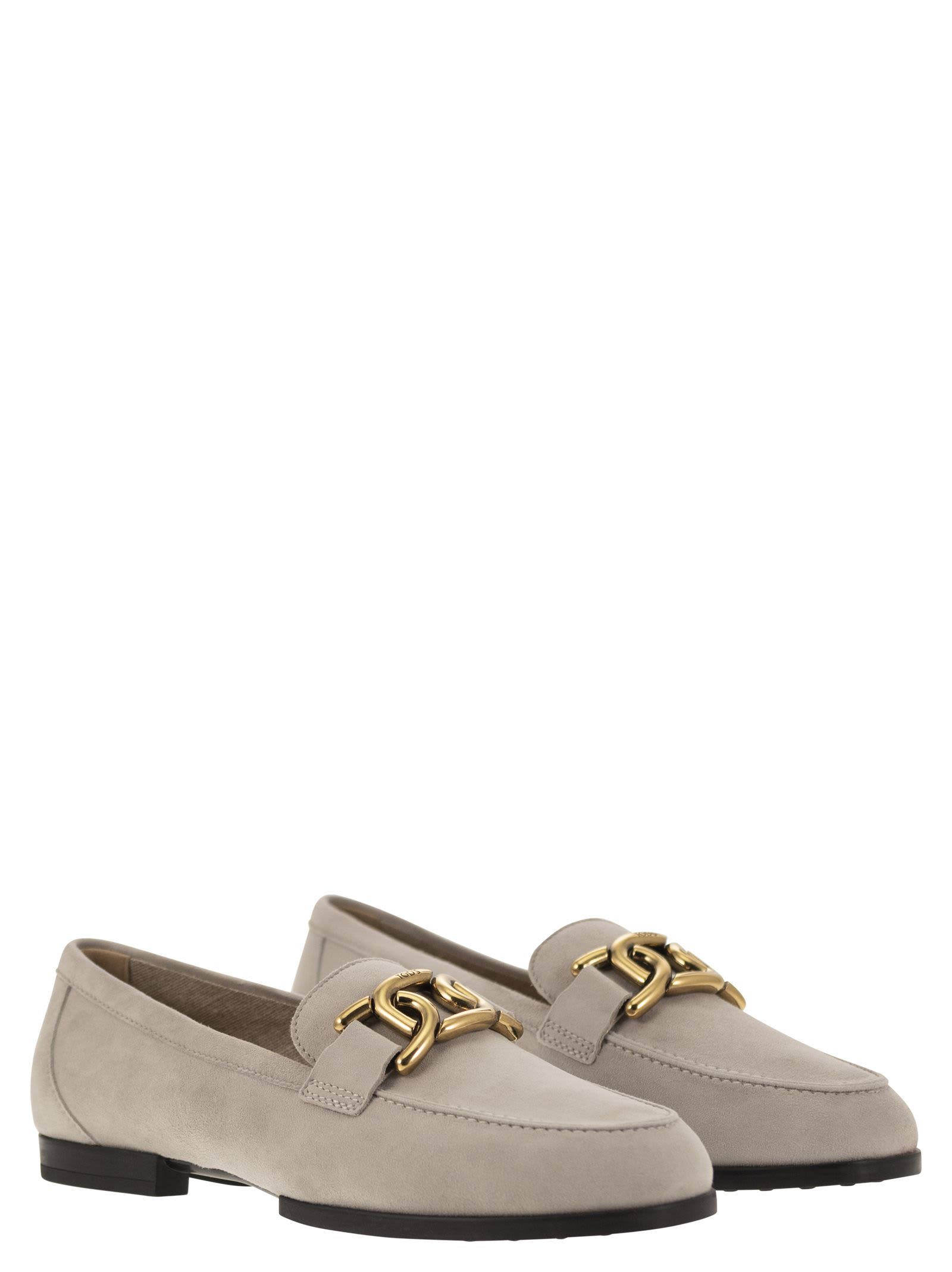 Tod's Suede Moccasins With Vintage Gold Chain Accessory In Grey