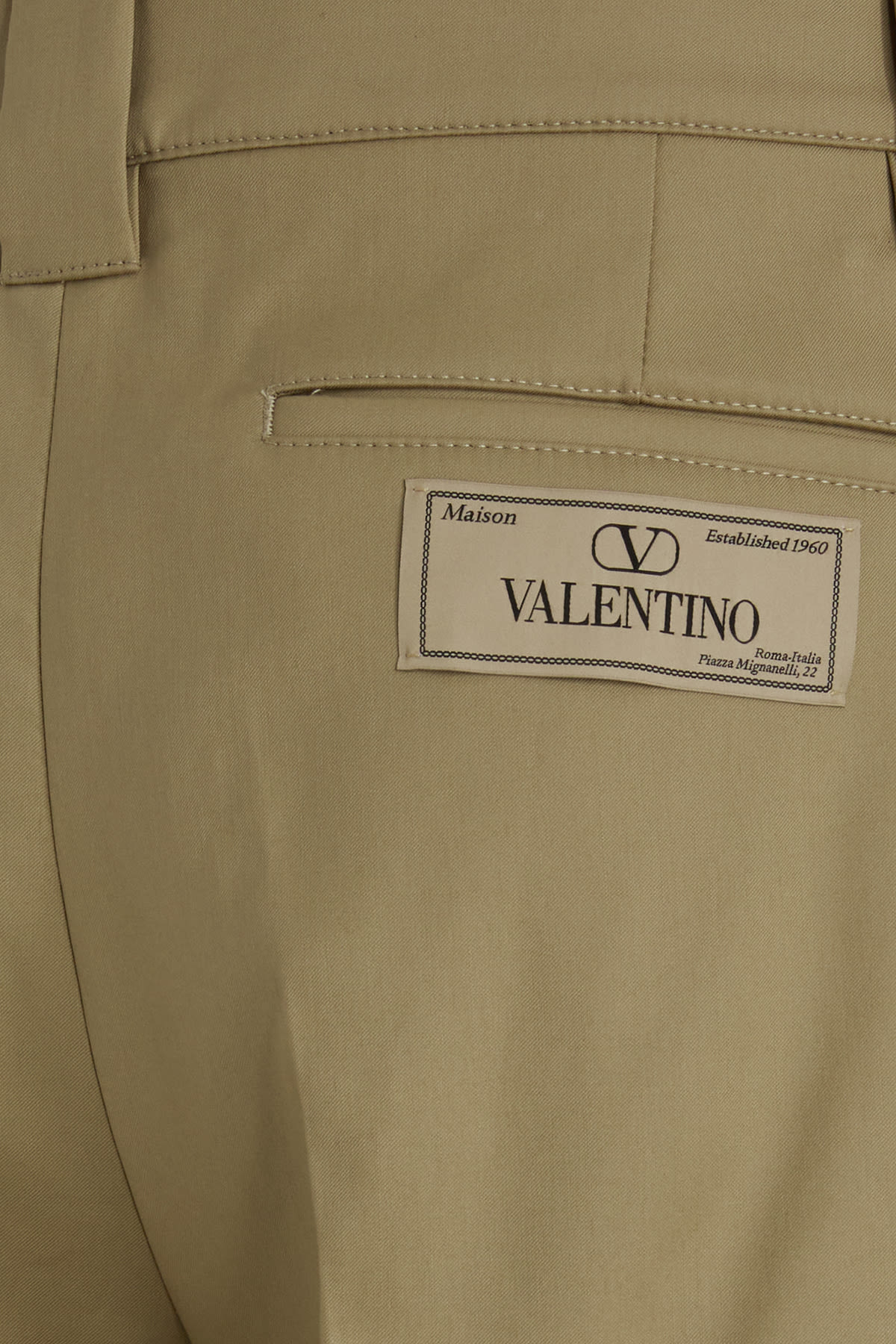 Shop Valentino Pantaloni In Lz8