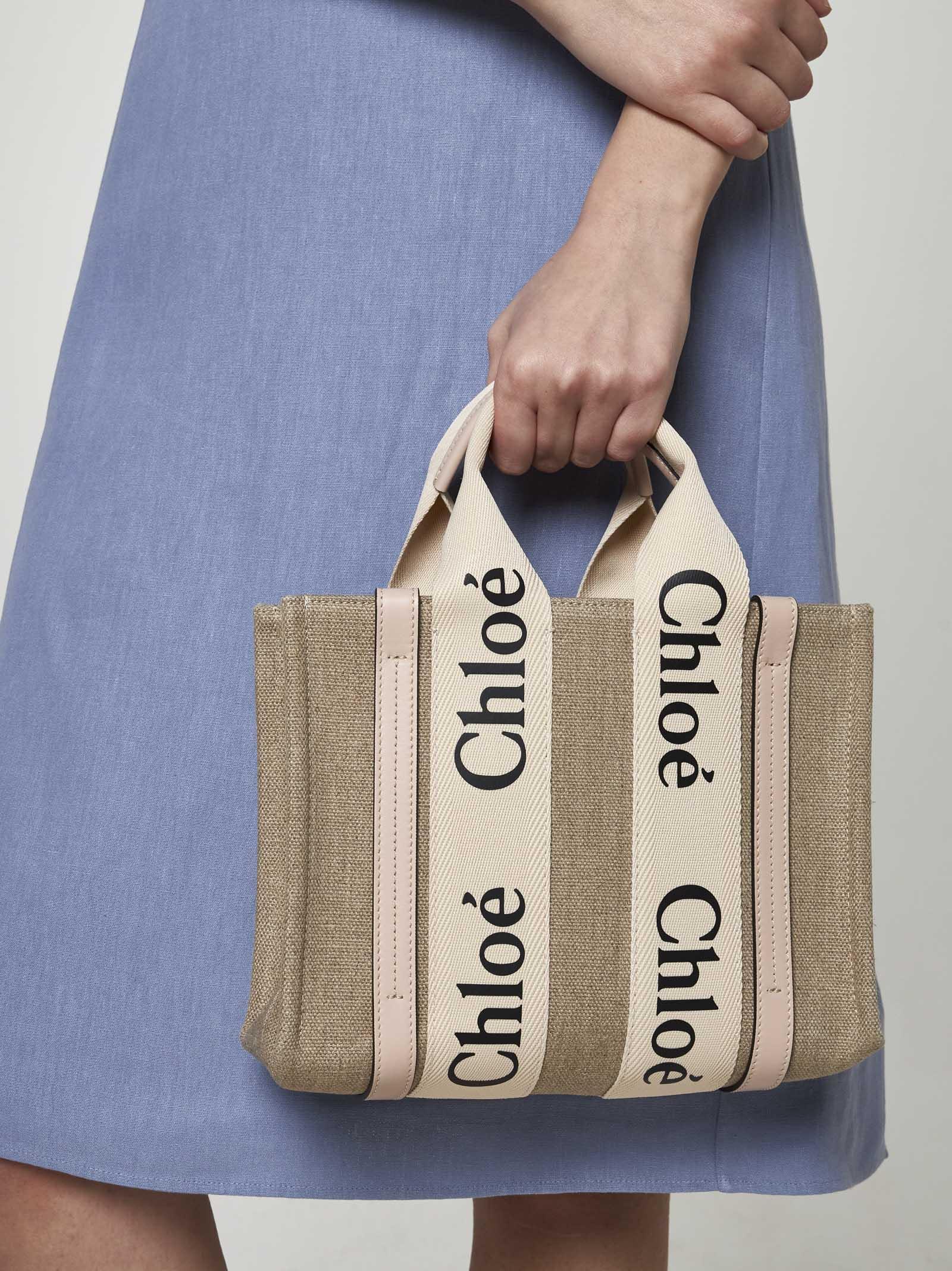 Shop Chloé Woody Linen Small Tote Bag In Beige/pink