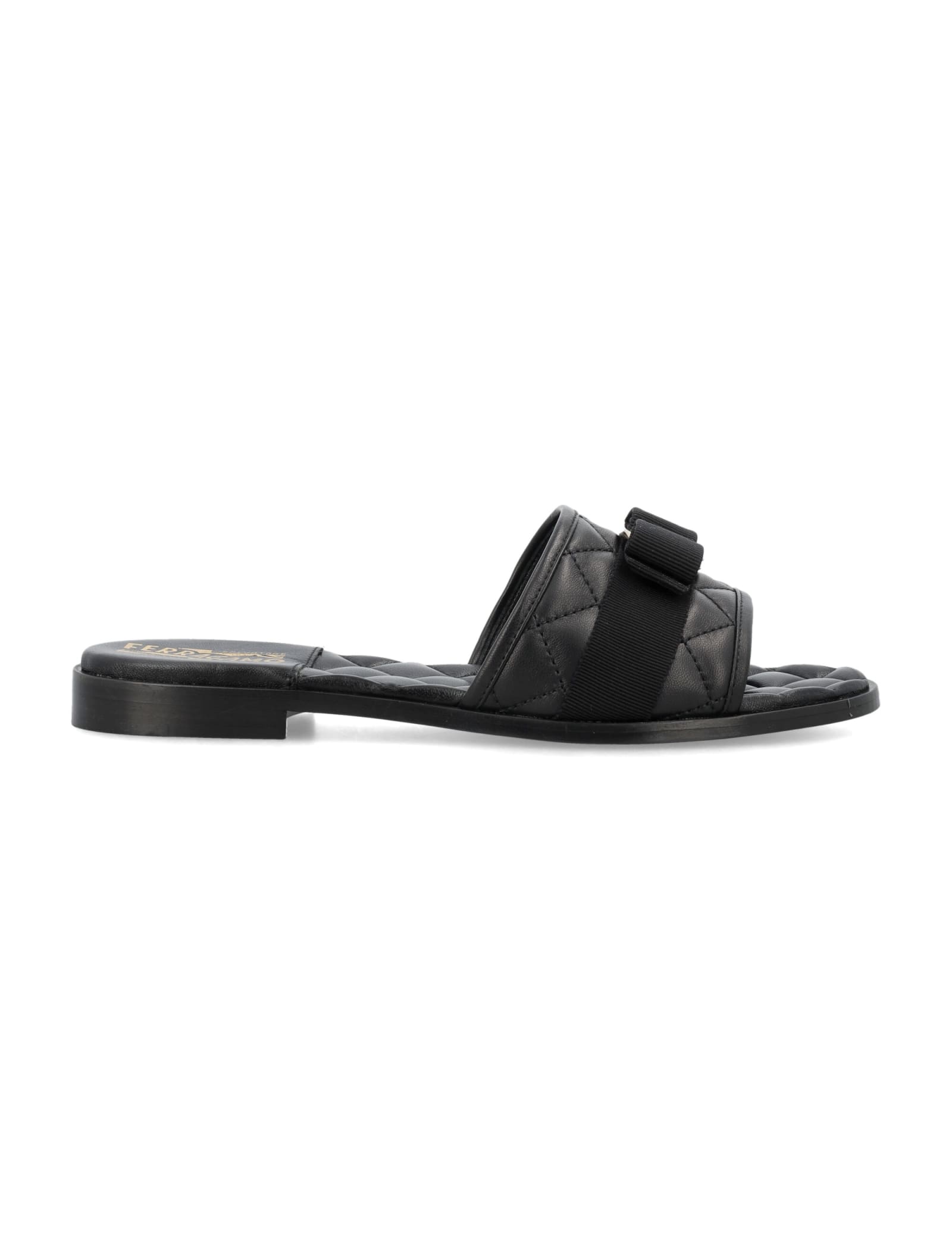 Ferragamo Love Cq Quilted Leather Flat Sandals In Black