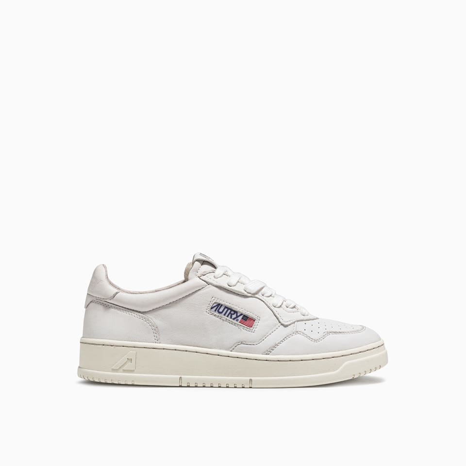 Shop Autry 01 Low Aulm Sneakers Gg04 In White