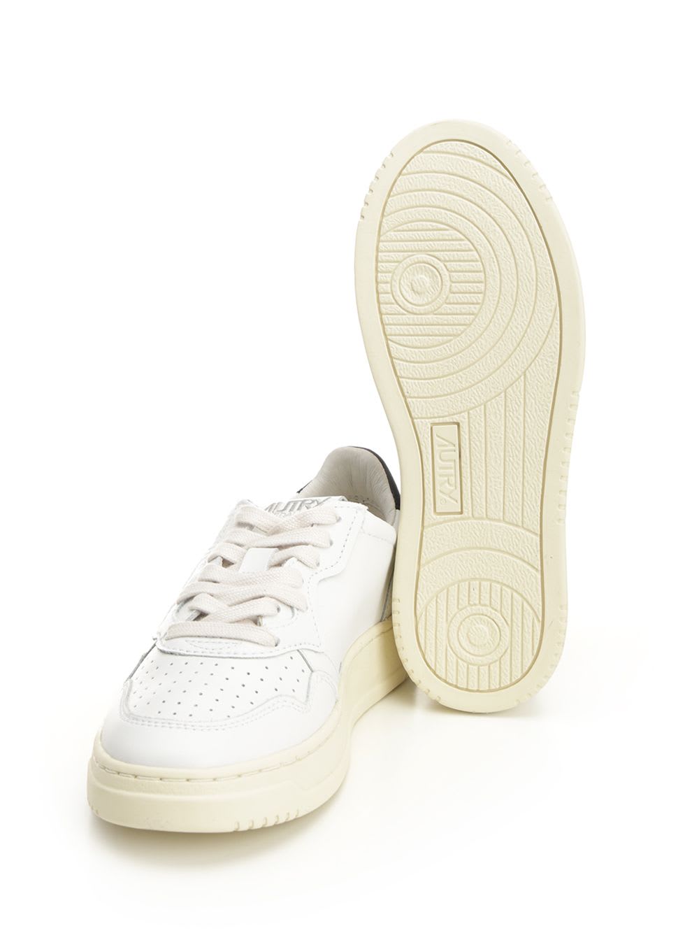 Autry Medalist Low Sneaker With Contrast Heel Tab In White