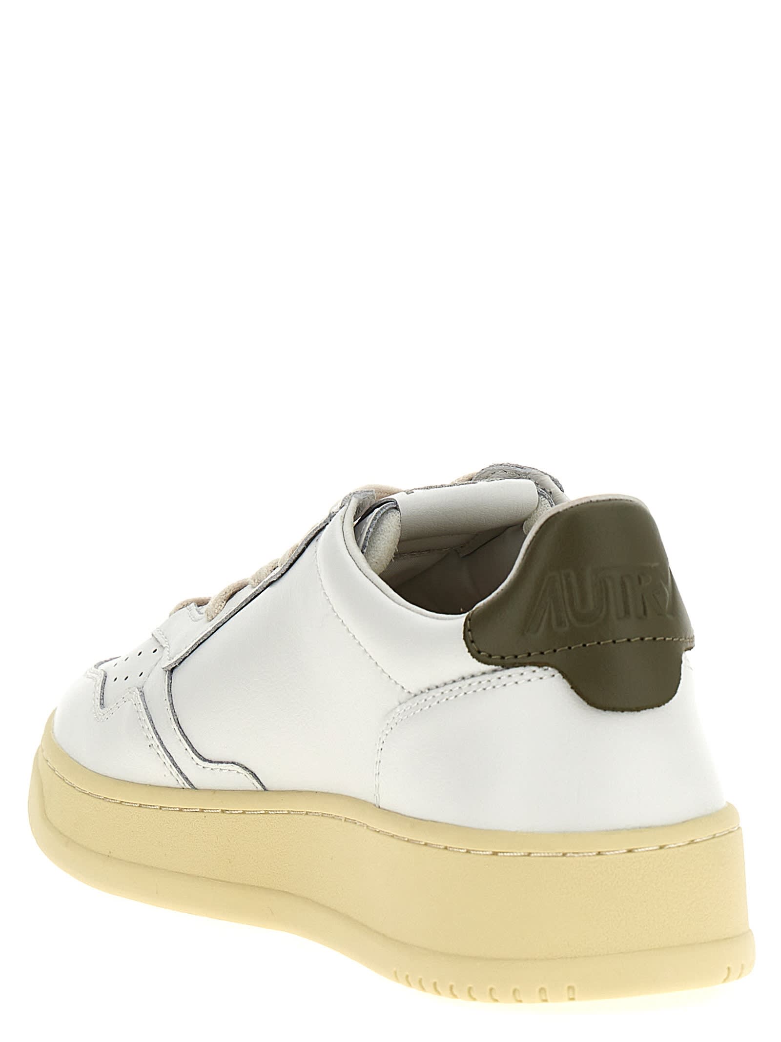 Autry Medalist Leather Sneakers In Neutral