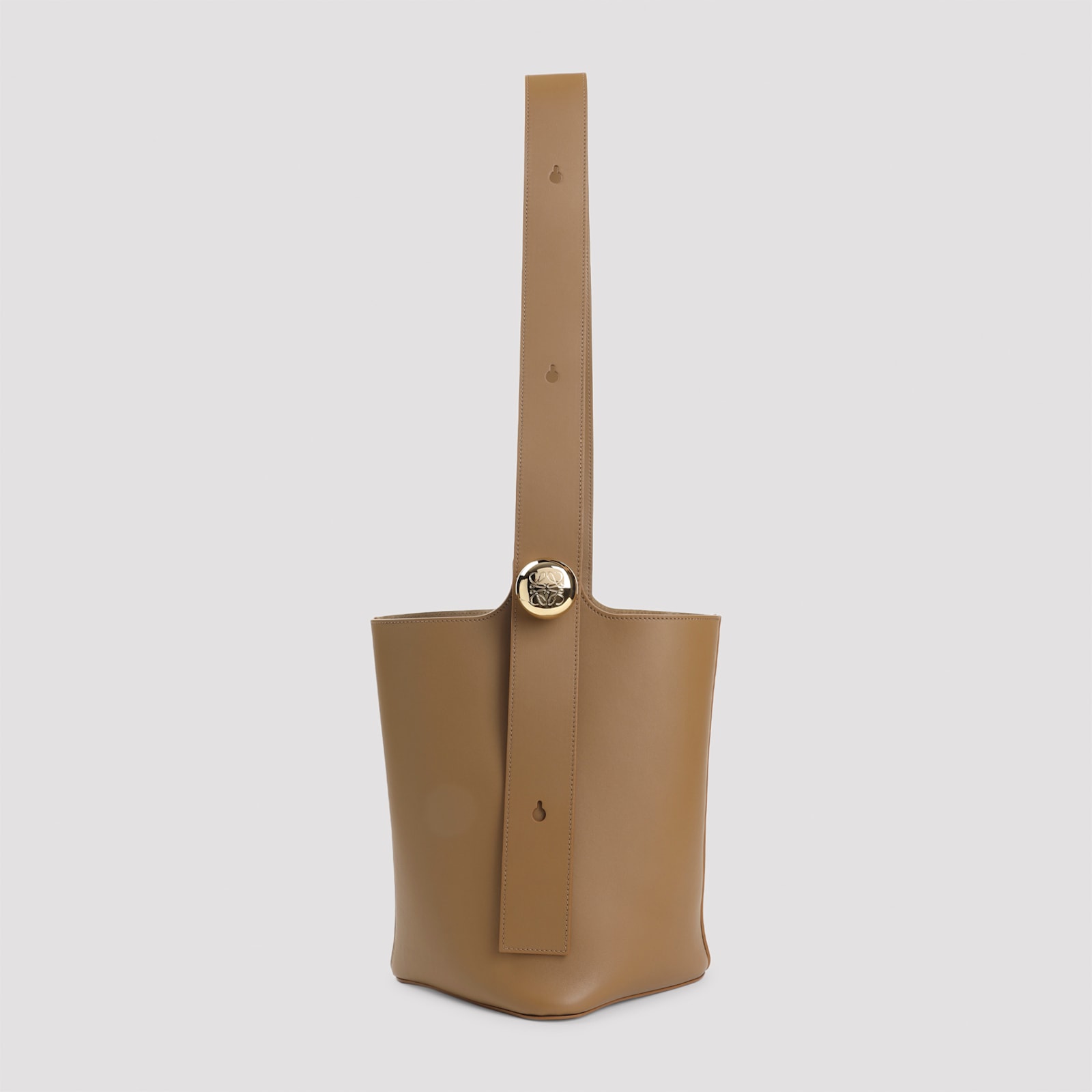 Loewe Pebble Bucket Medium Shoulder Bag In Brown