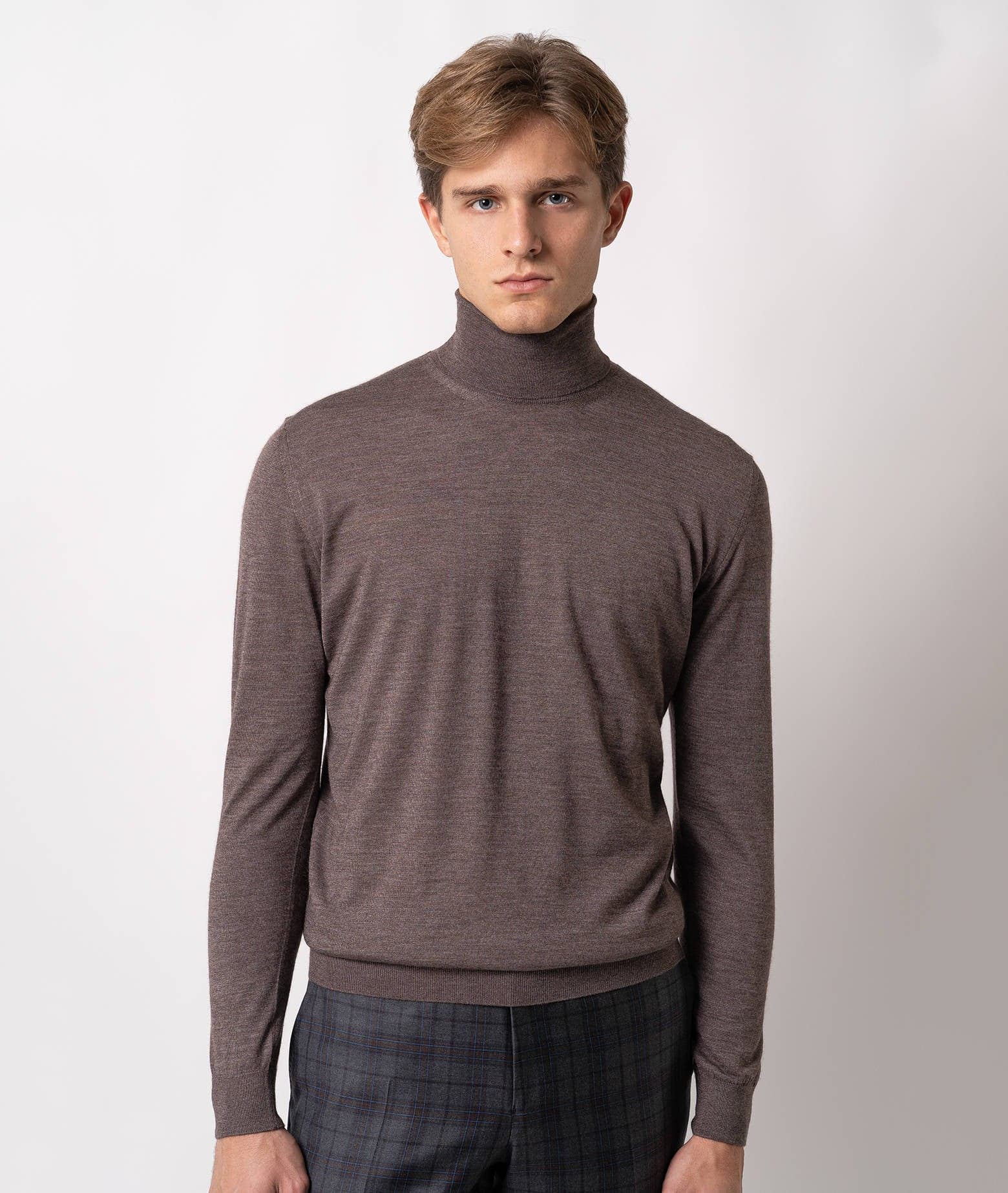 Larusmiani Turtleneck Sweater Pullman Sweater In Sand
