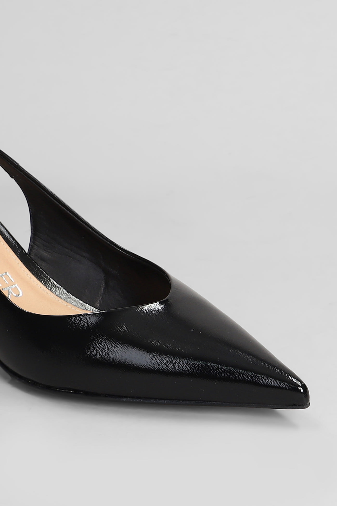 The Seller Pumps In Black Leather In Black