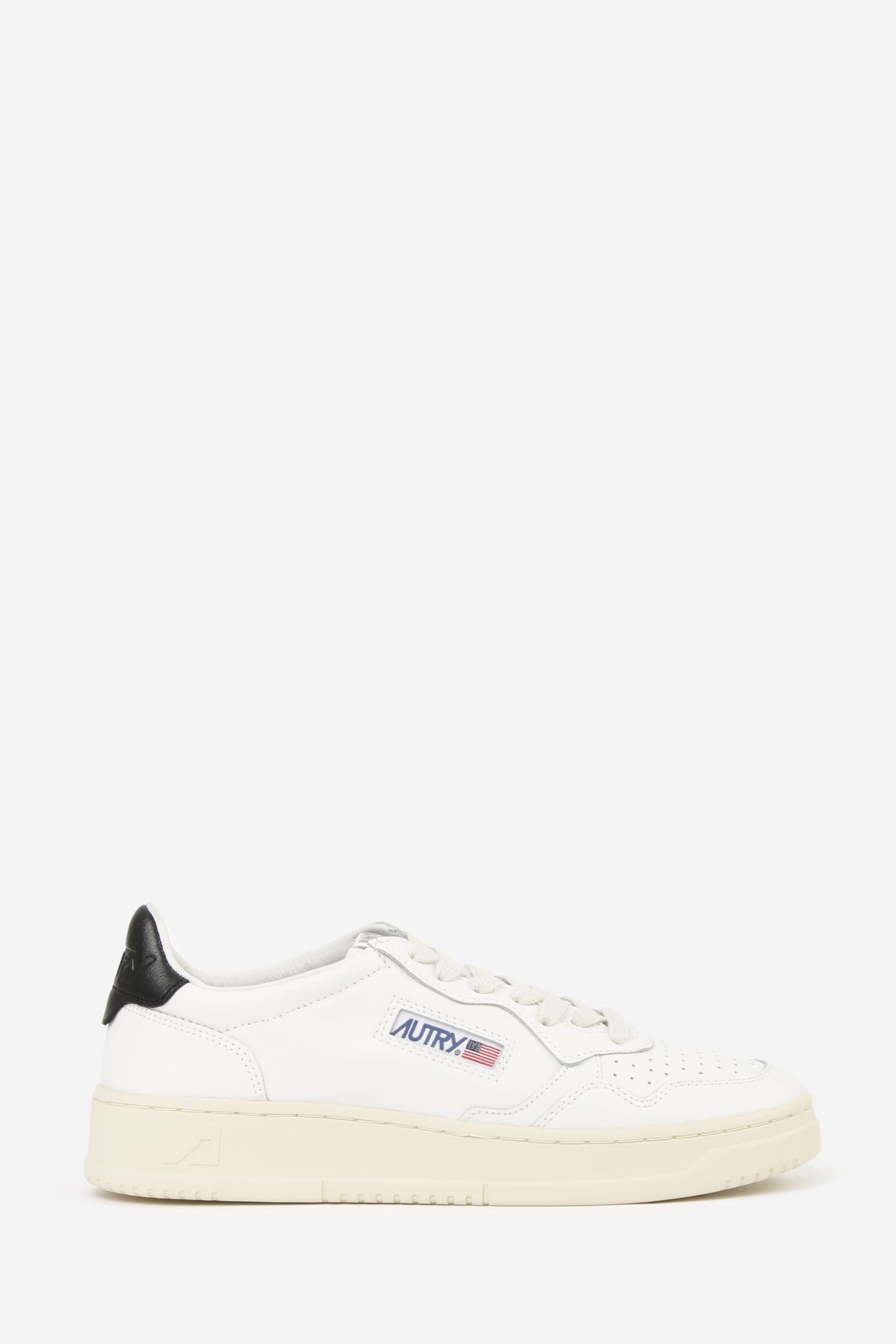 Autry Medalist White Low Top Sneakers With Contrasting Heel Tab In Leather Woman In White